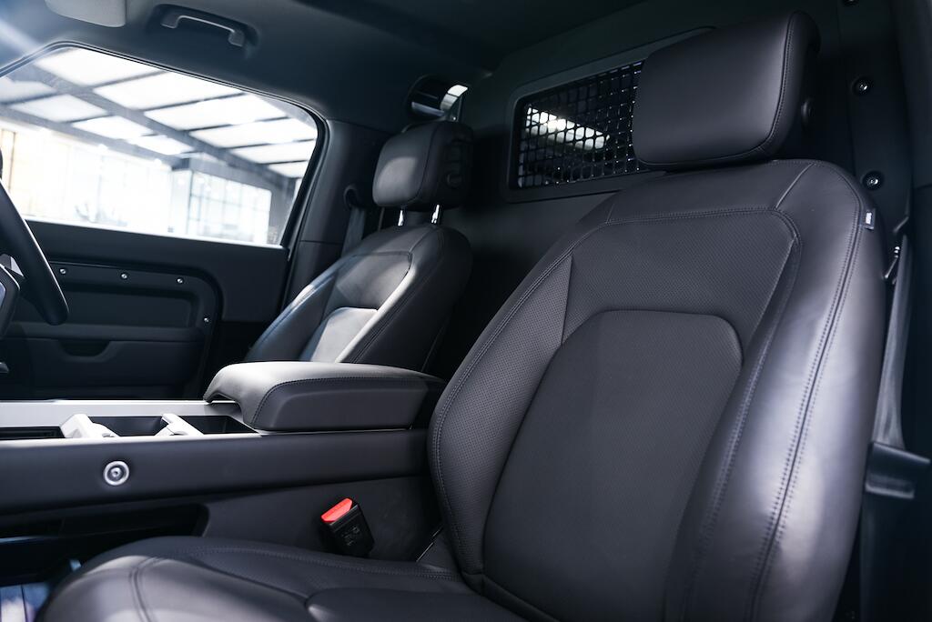 Land Rover Defender 90 - Image 11