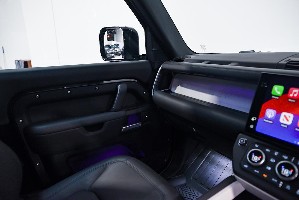 Land Rover Defender 90 - Image 12