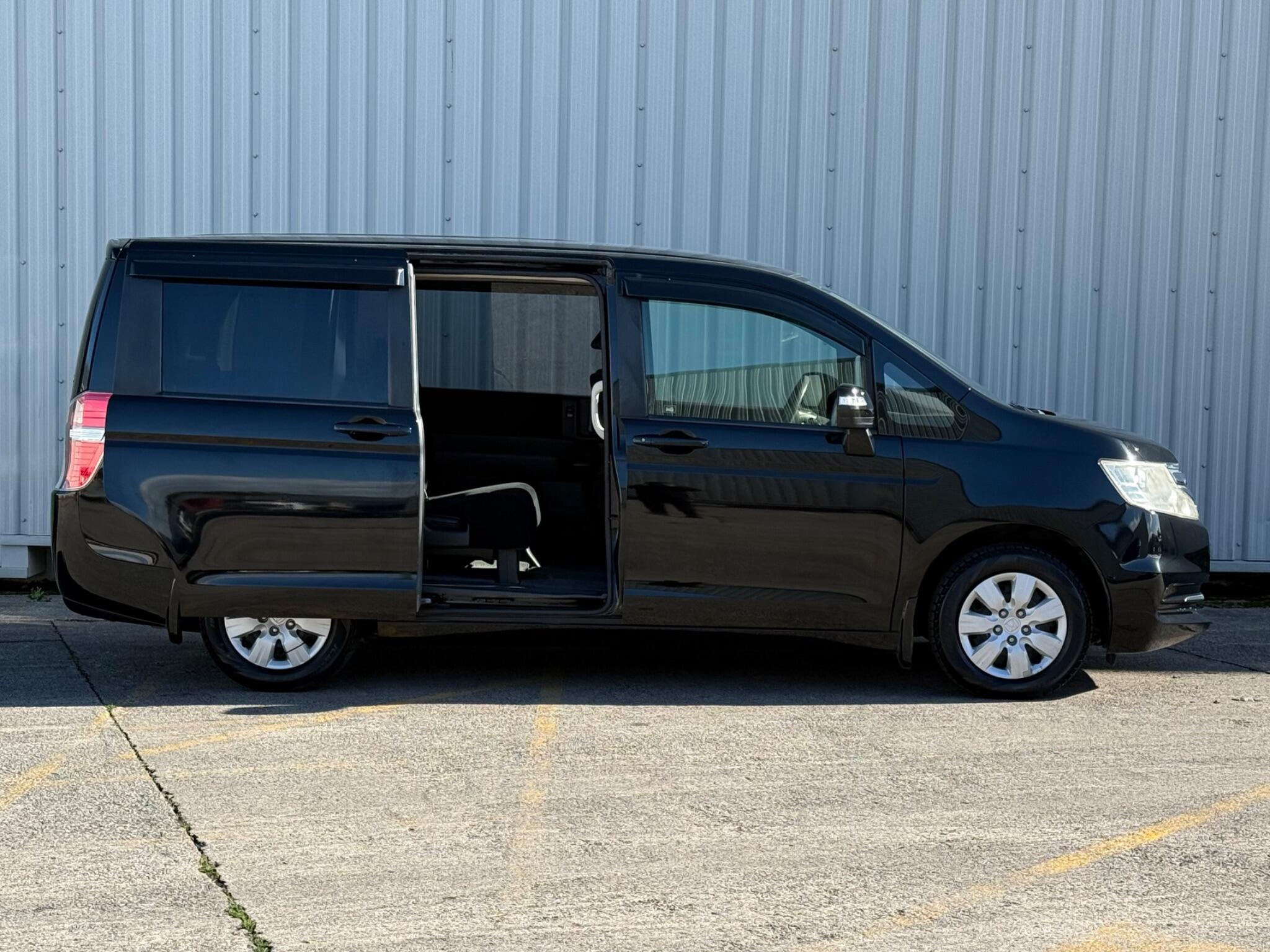 Honda Stepwagon - Image 11