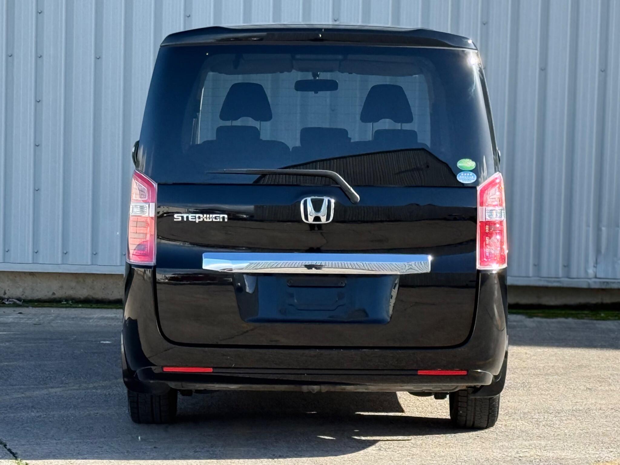 Honda Stepwagon - Image 17