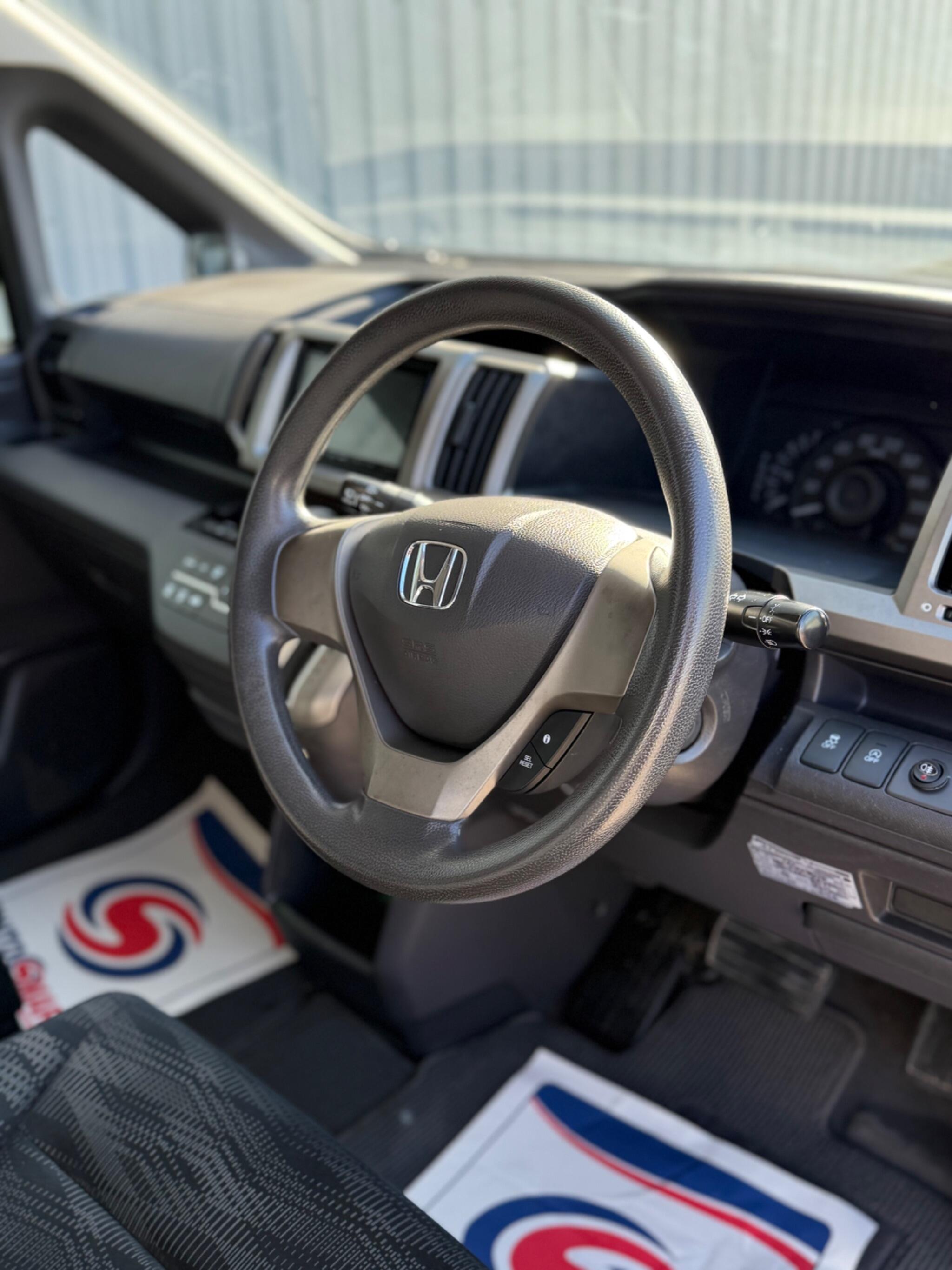 Honda Stepwagon - Image 19