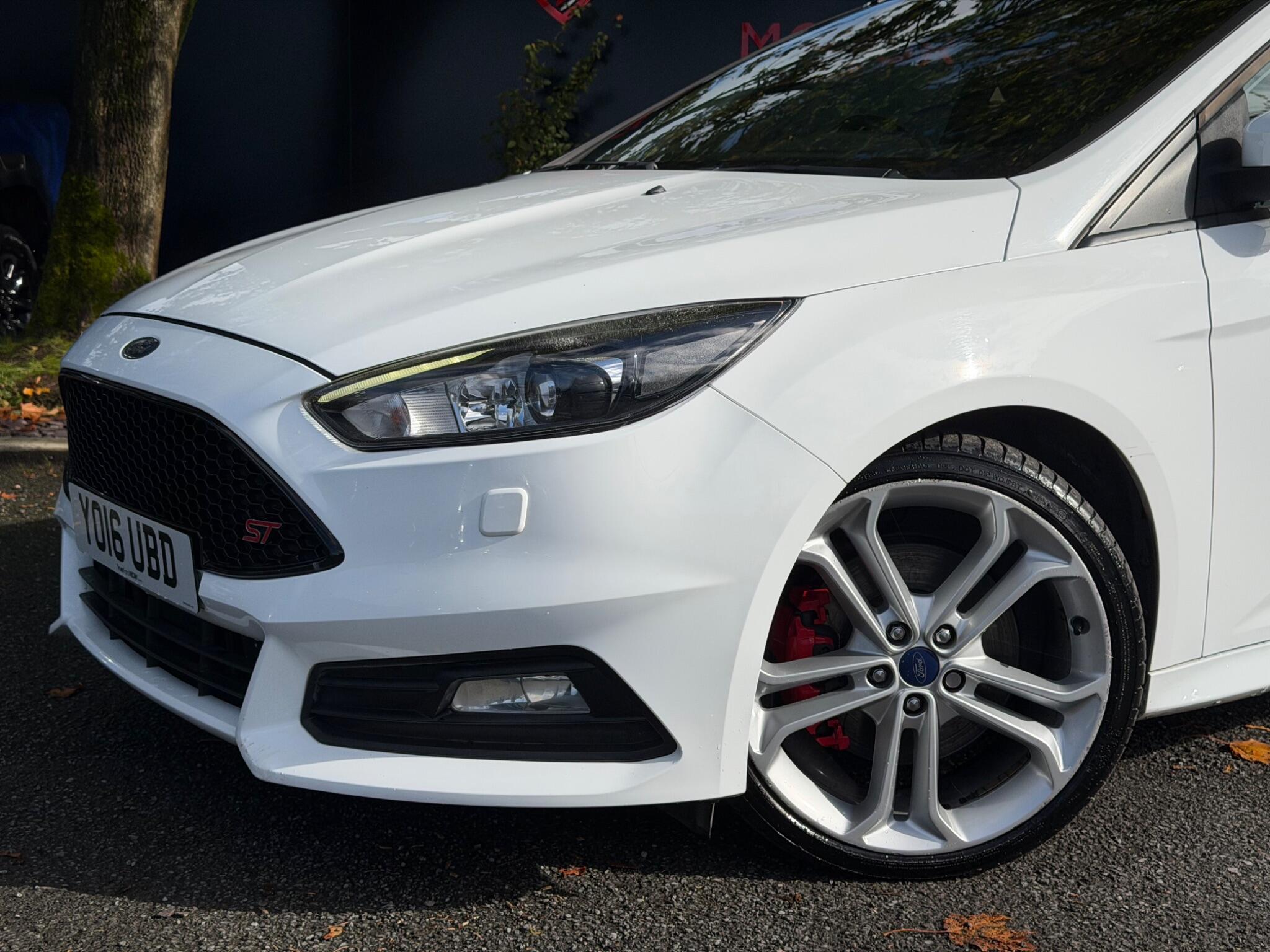 Ford Focus - Image 15