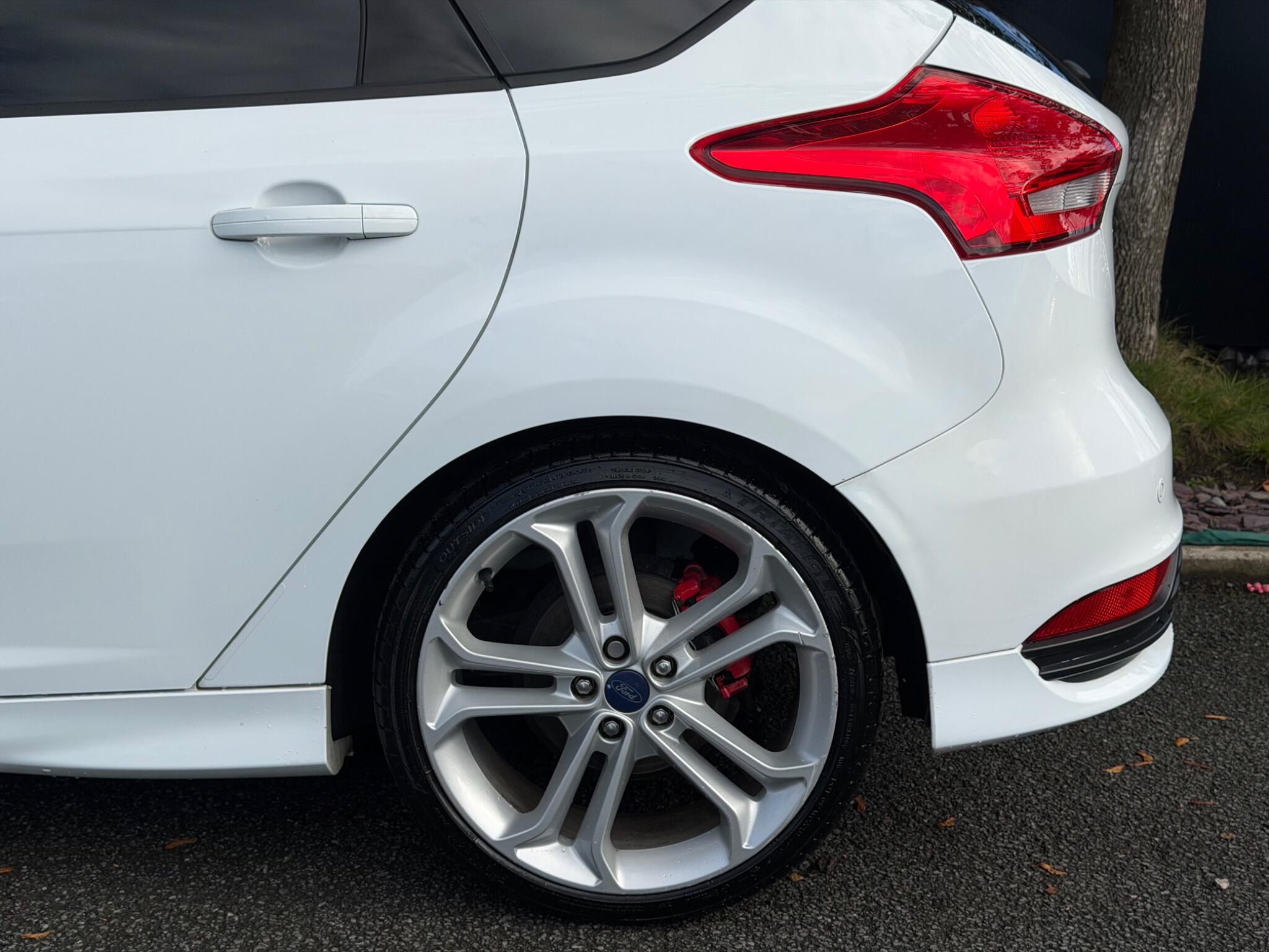 Ford Focus - Image 16