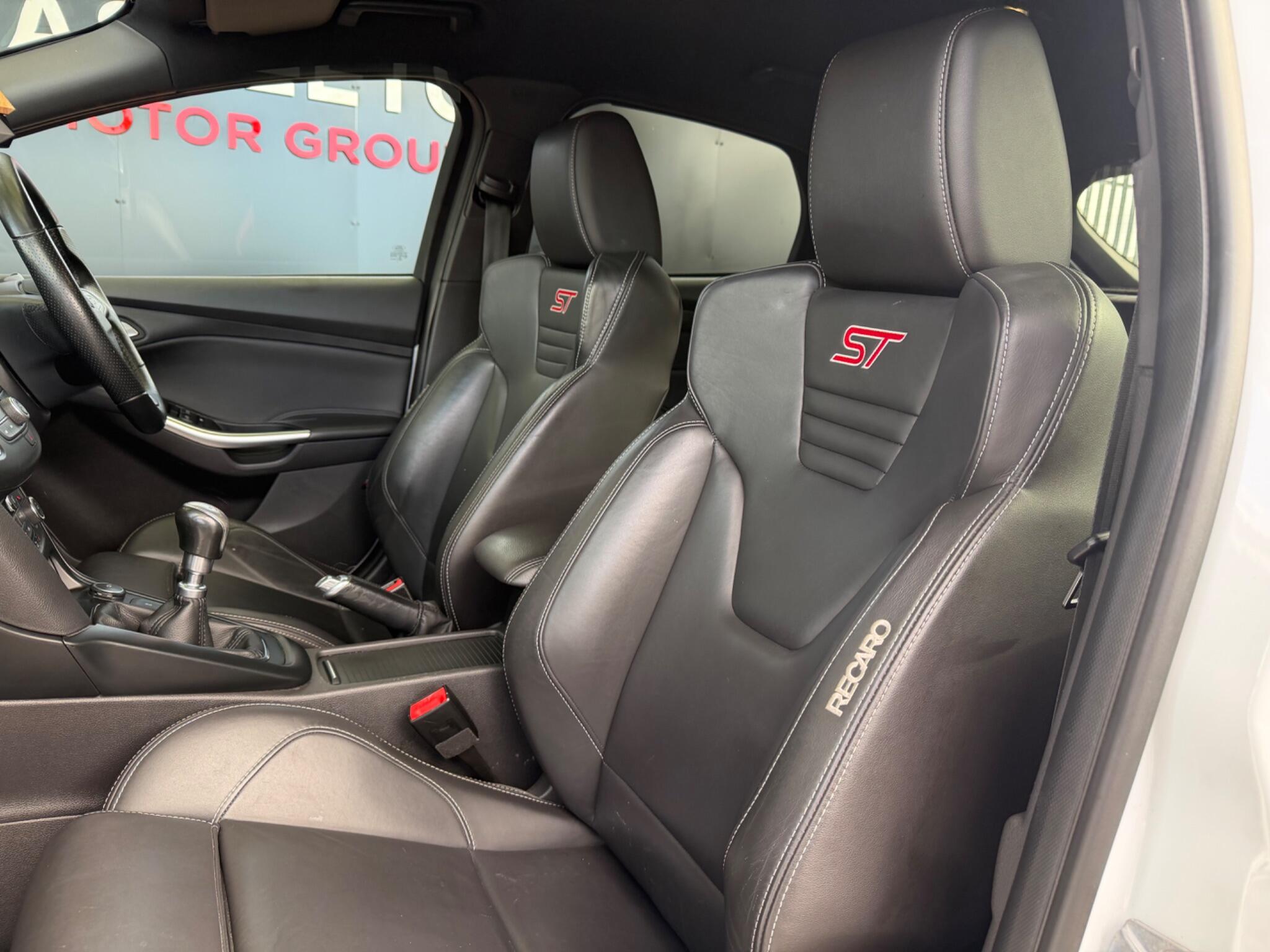 Ford Focus - Image 19