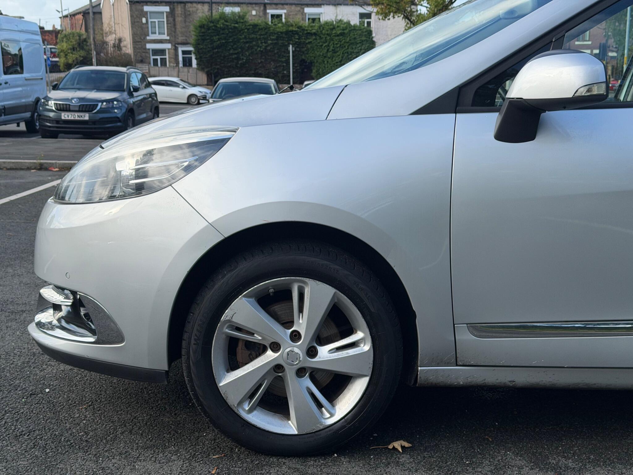 Renault Grand Scenic - Image 12