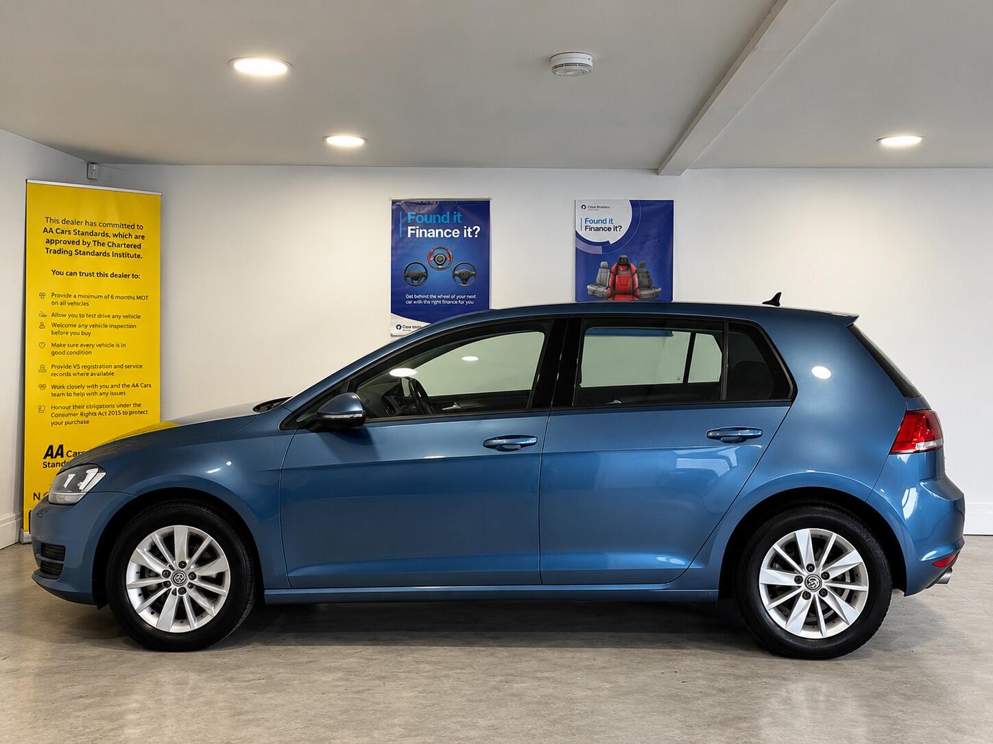 Volkswagen Golf - Image 9