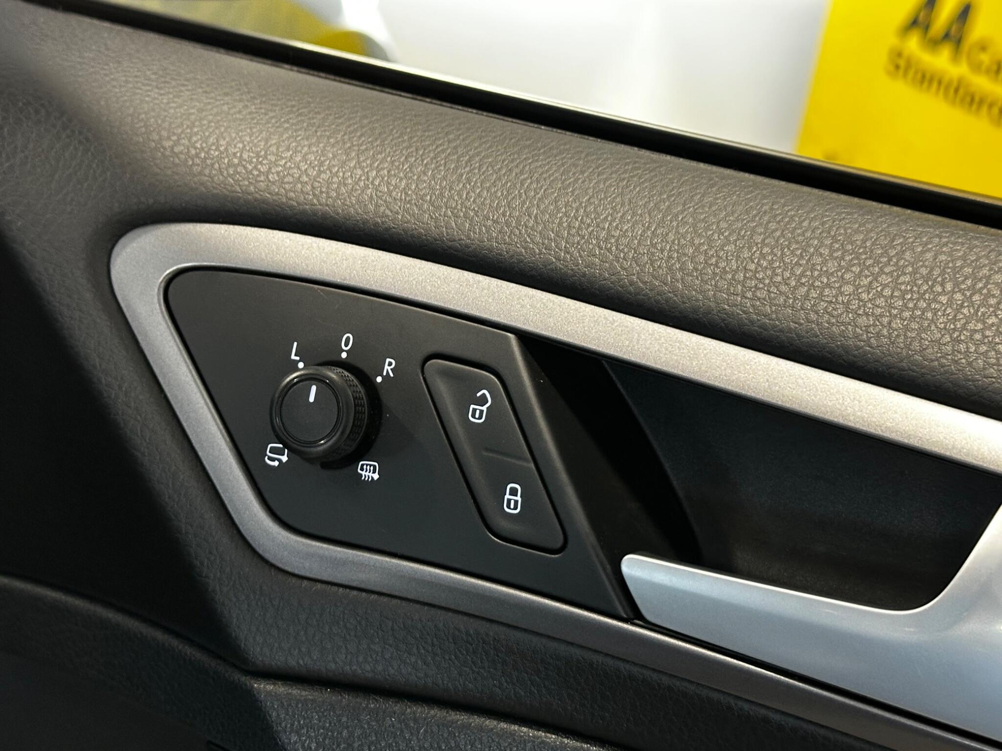 Volkswagen Golf - Image 12