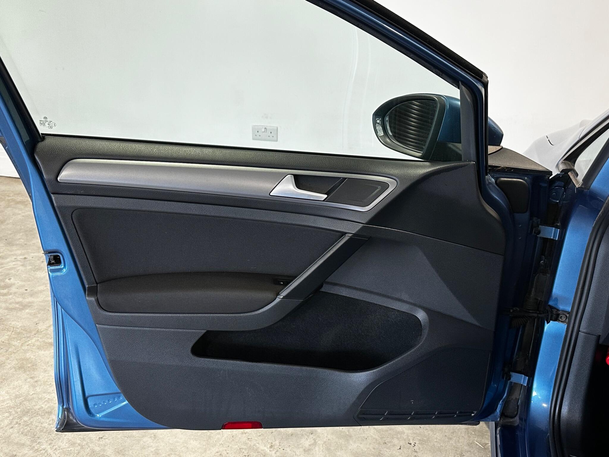 Volkswagen Golf - Image 15