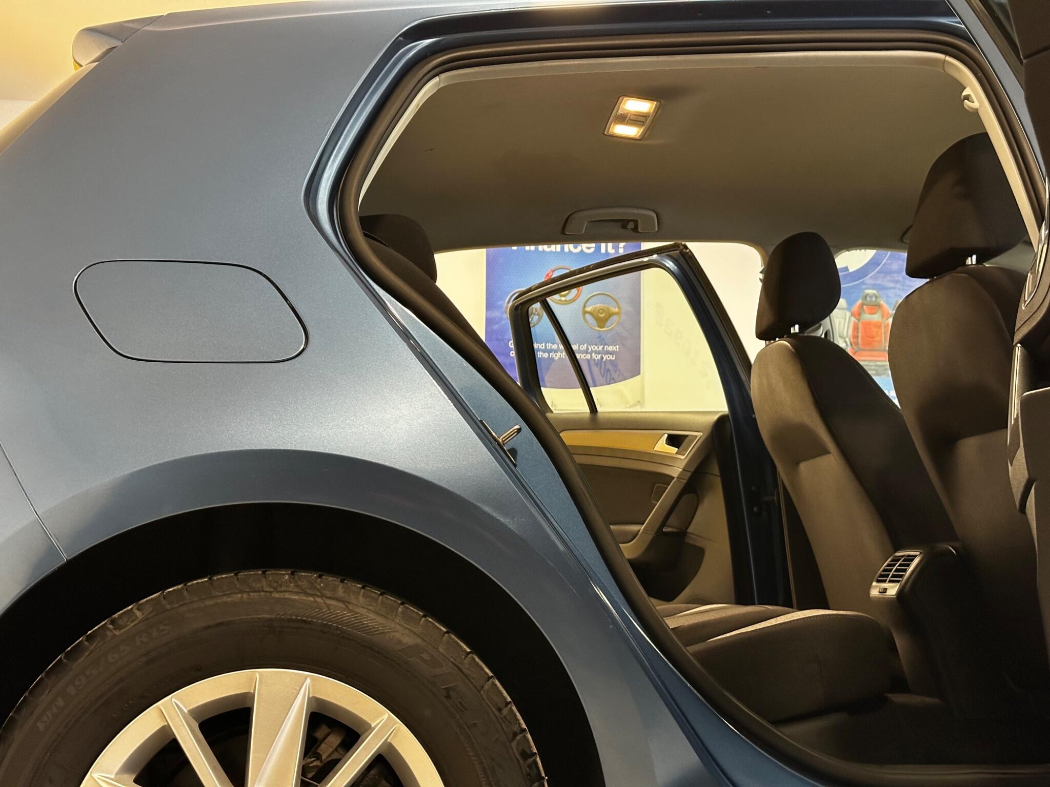 Volkswagen Golf - Image 18