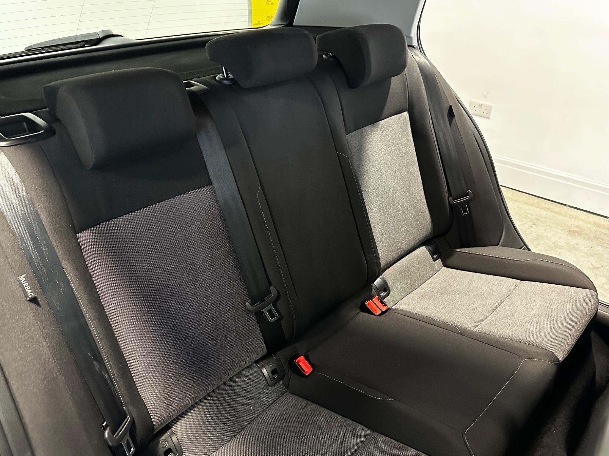 Volkswagen Golf - Image 19