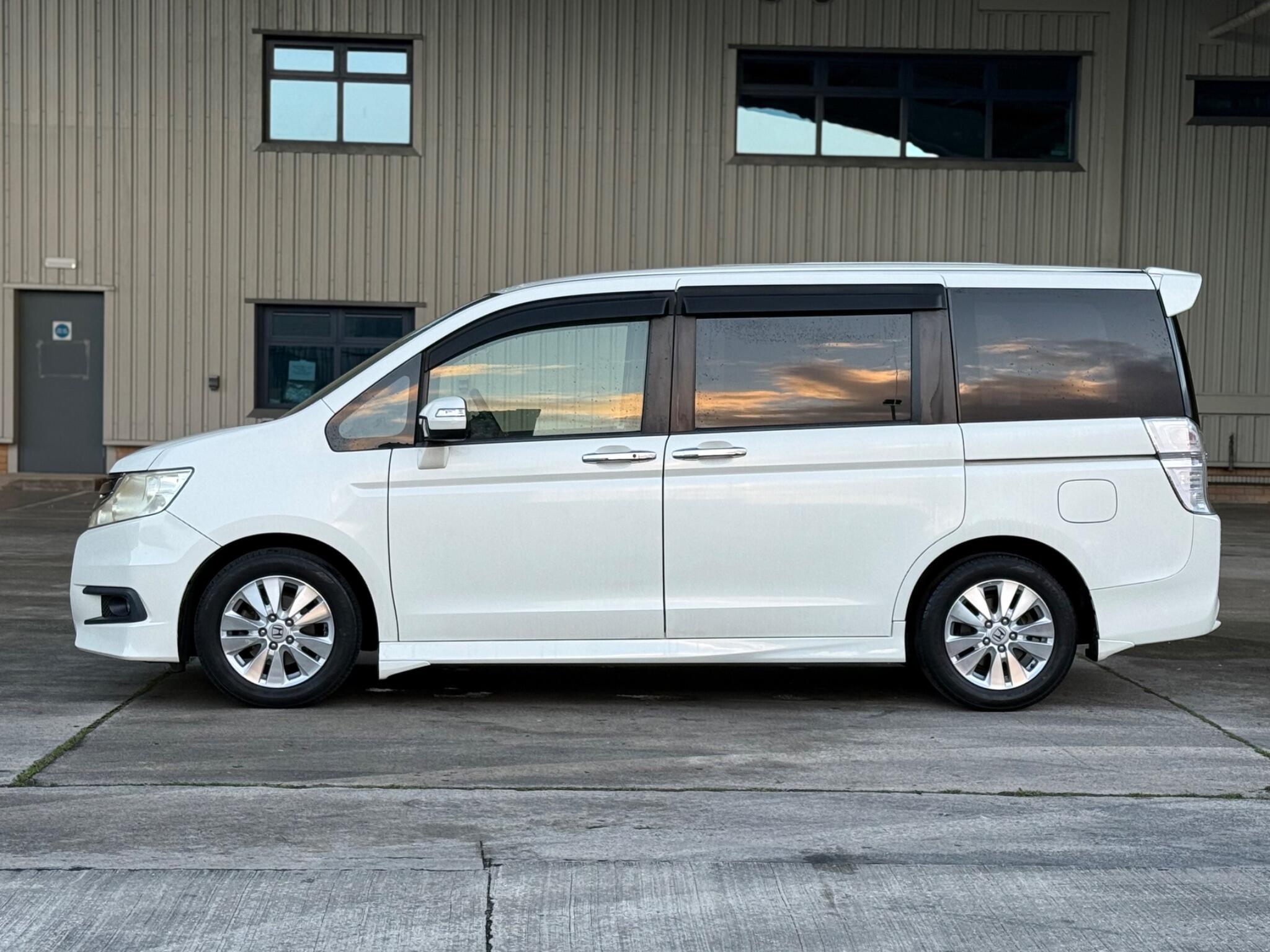 Honda Stepwagon - Image 16