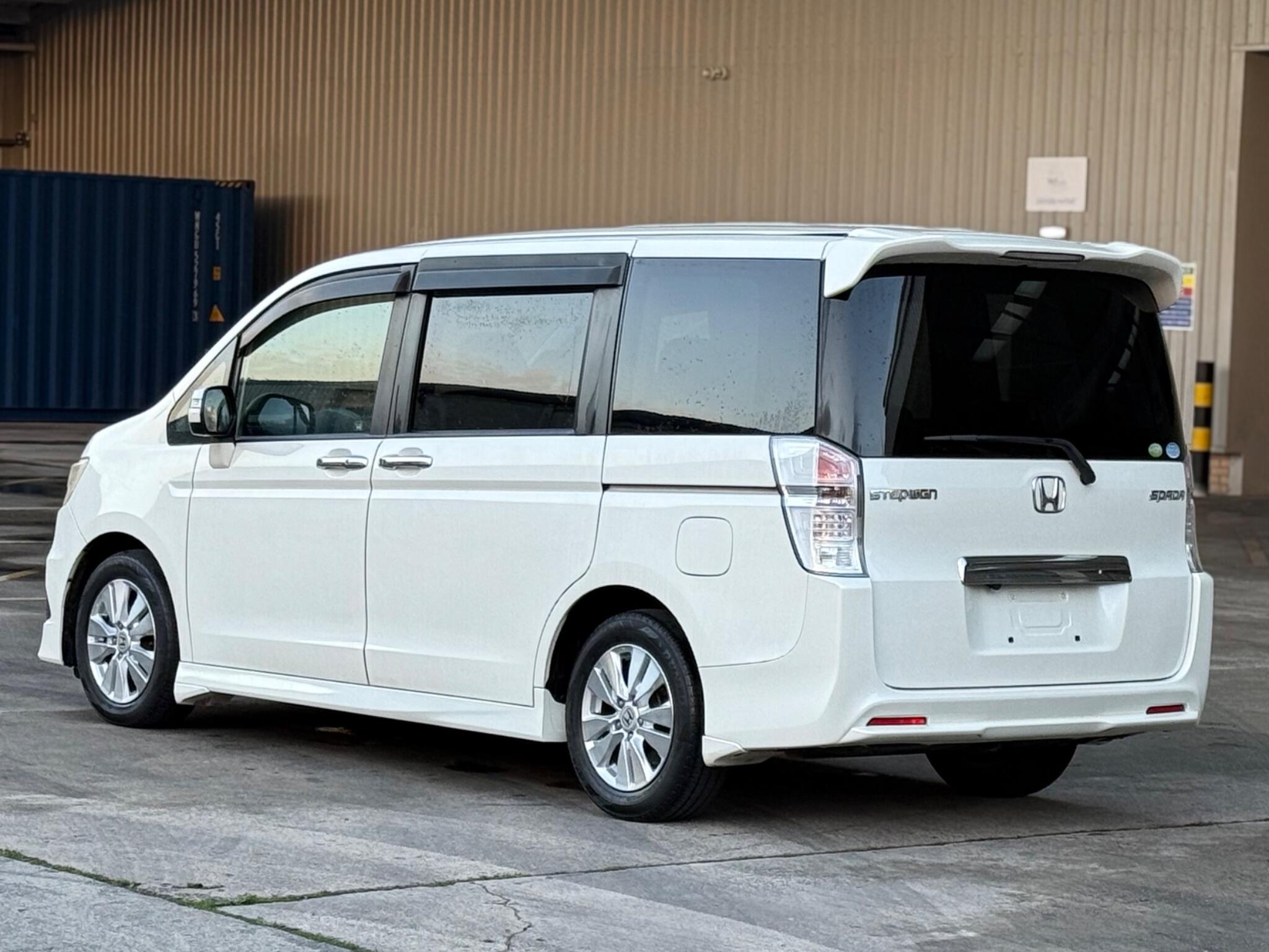 Honda Stepwagon - Image 17
