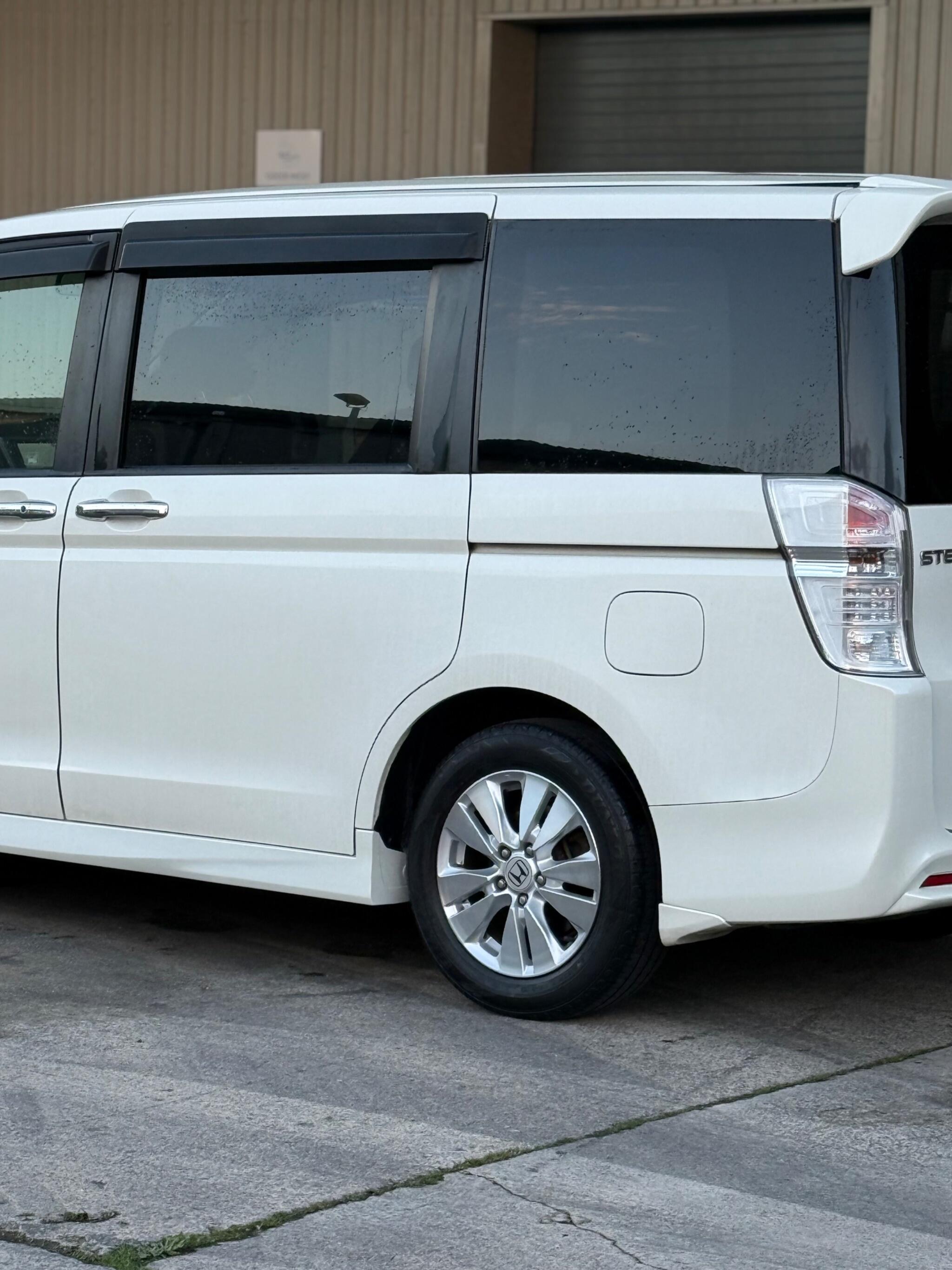 Honda Stepwagon - Image 20