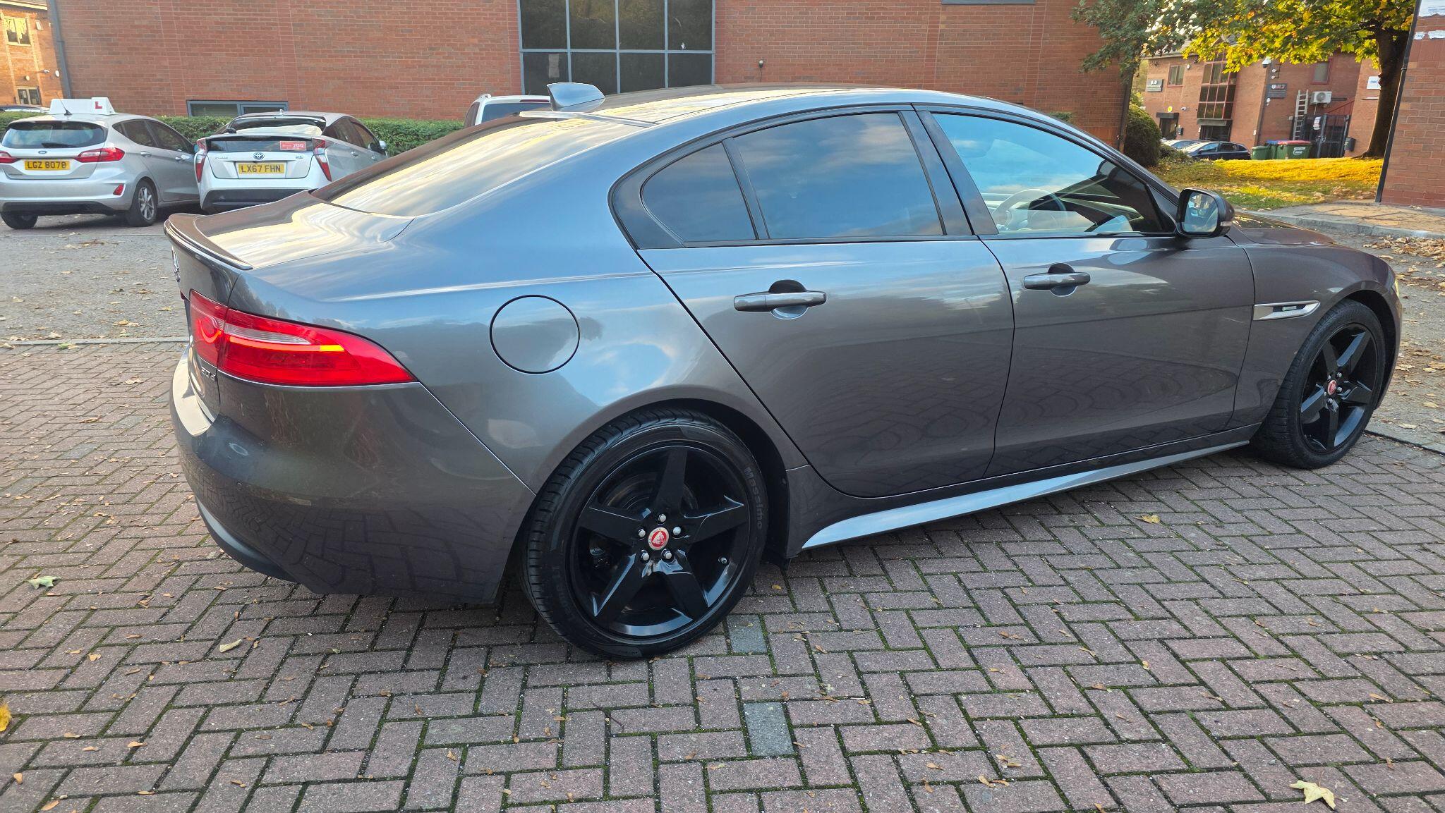 Jaguar XE - Image 10