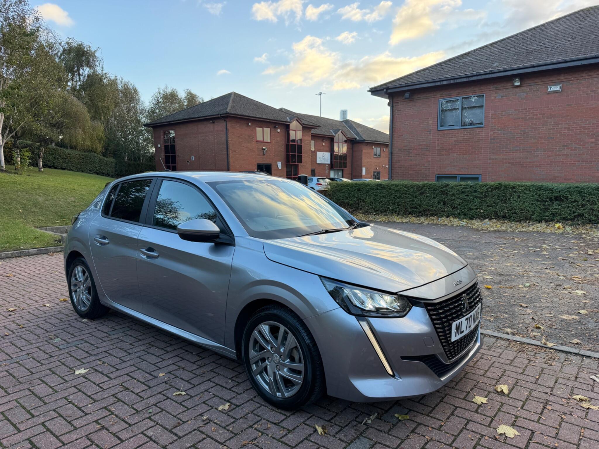 Peugeot 208 - Image 2