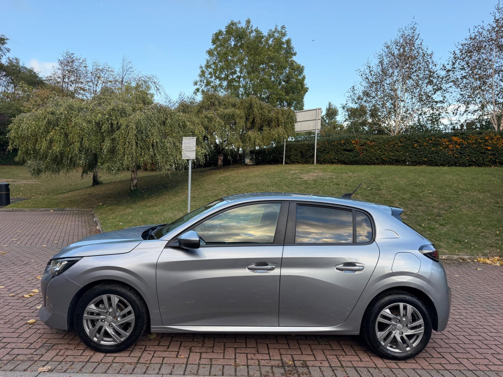 Peugeot 208 - Image 8