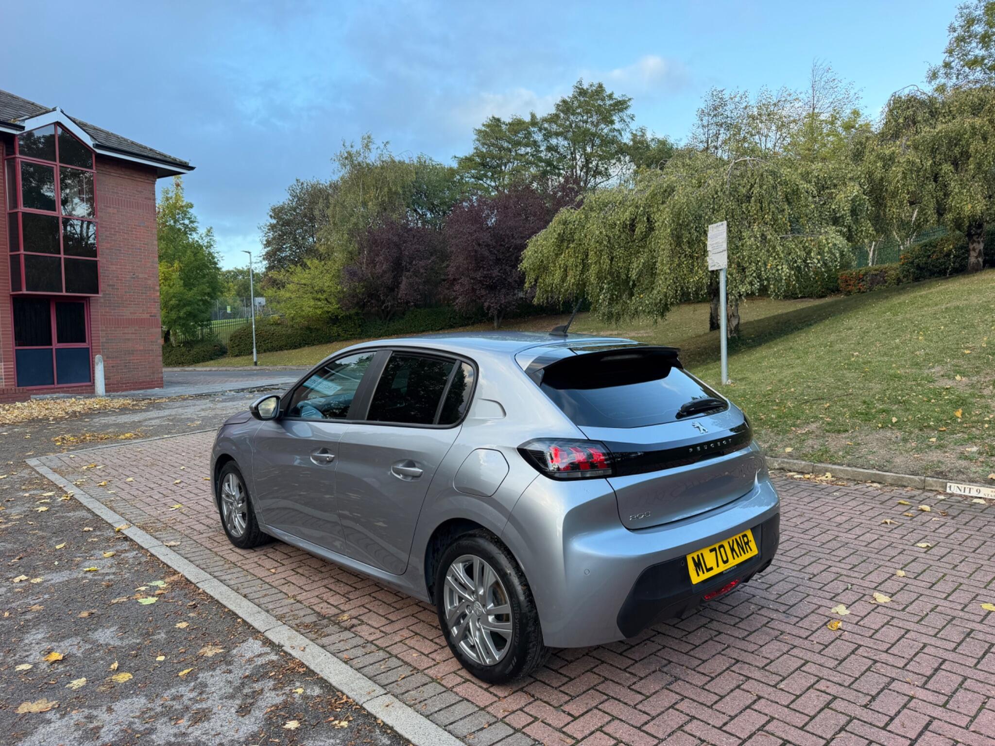 Peugeot 208 - Image 9