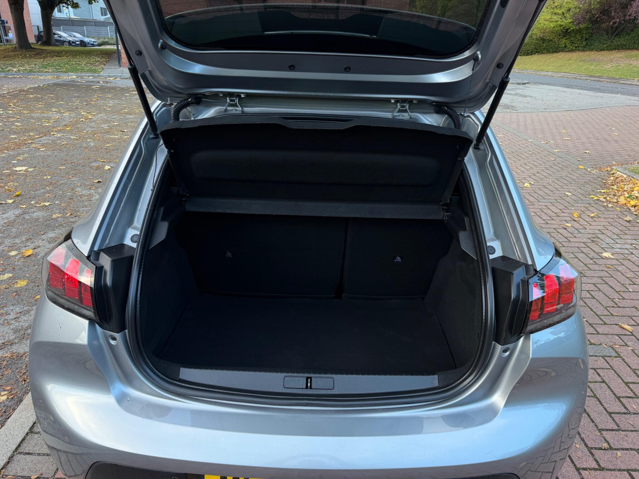 Peugeot 208 - Image 15