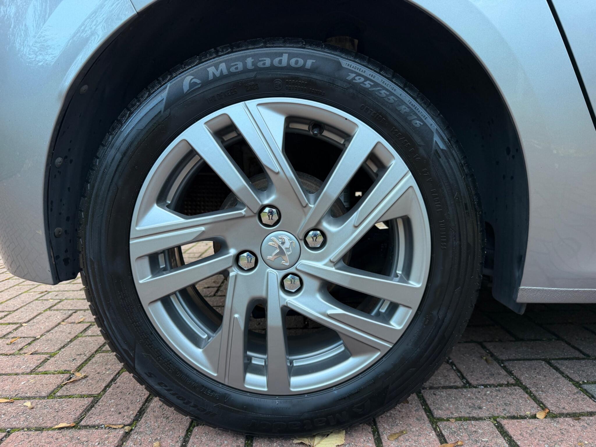 Peugeot 208 - Image 16