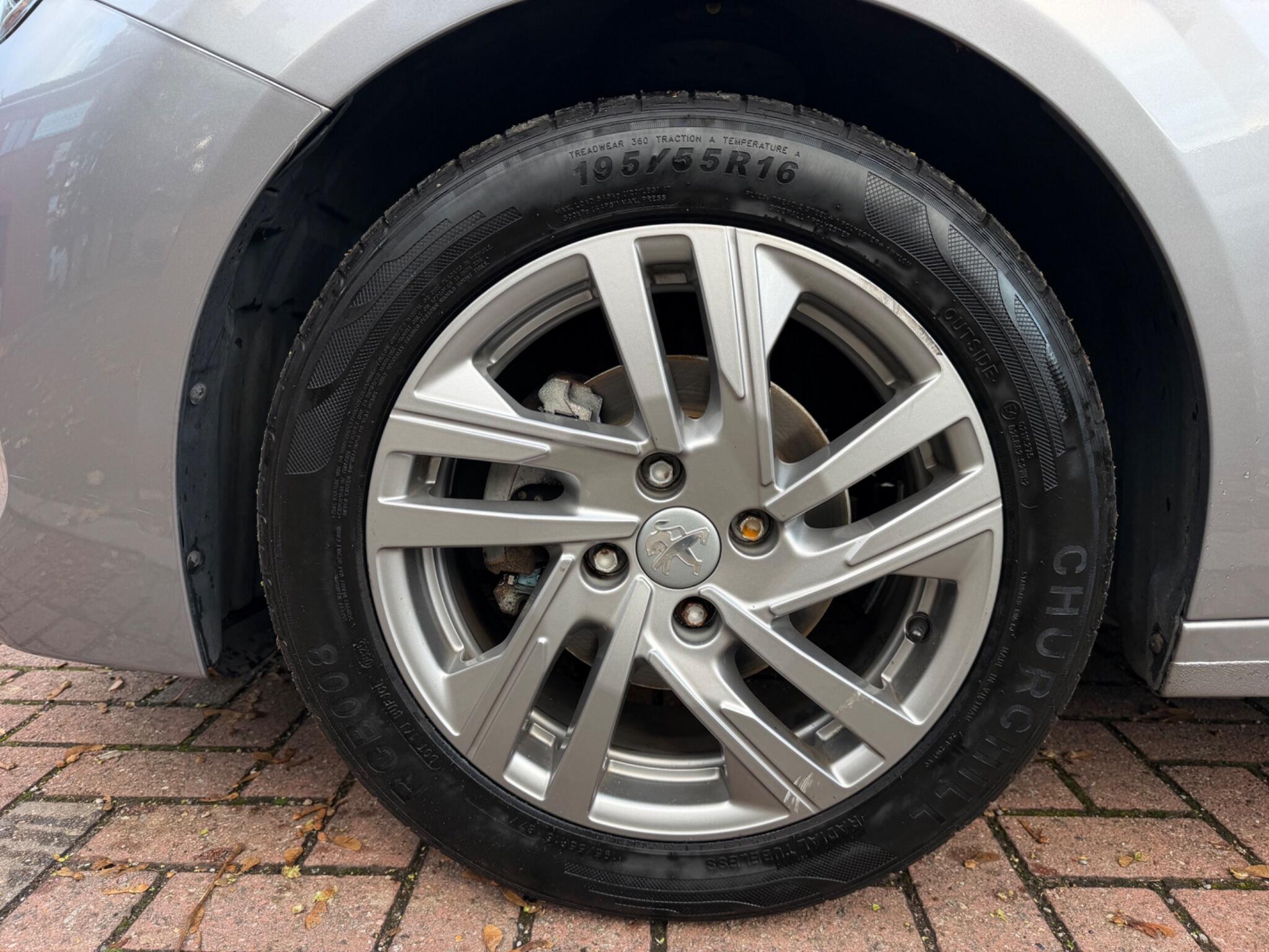 Peugeot 208 - Image 18