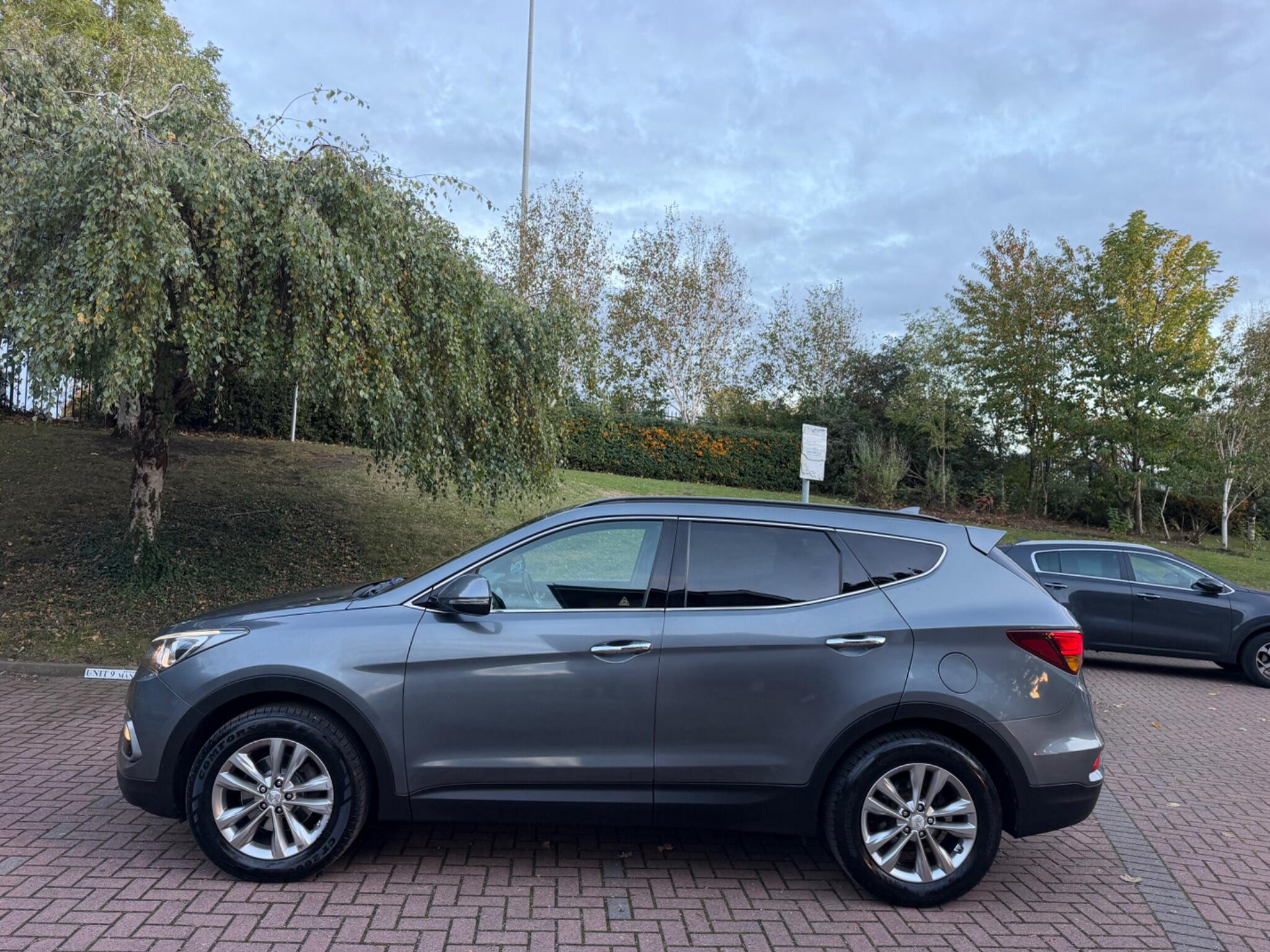 Hyundai Santa Fe - Image 13