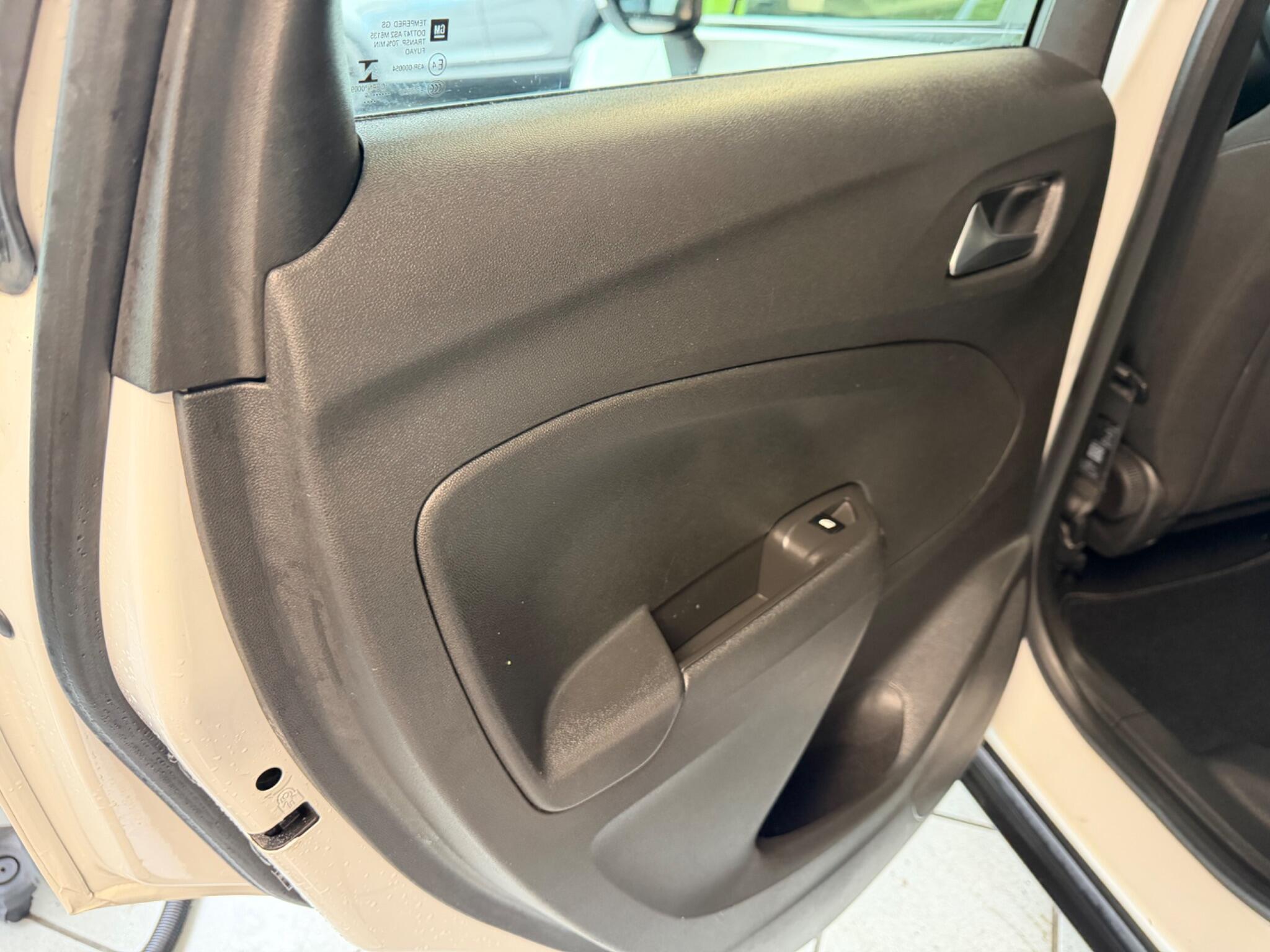 Vauxhall Crossland X - Image 11