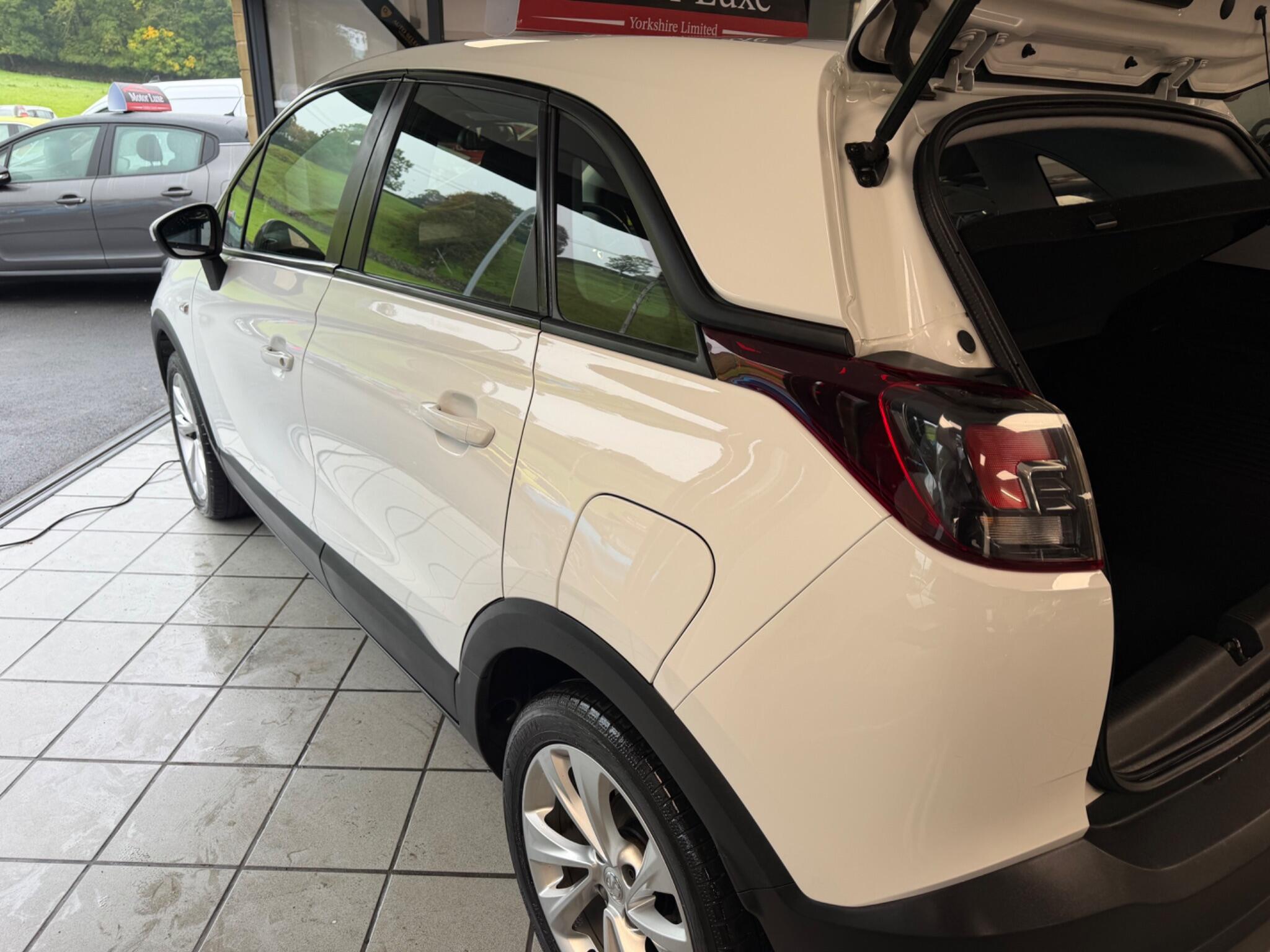 Vauxhall Crossland X - Image 18