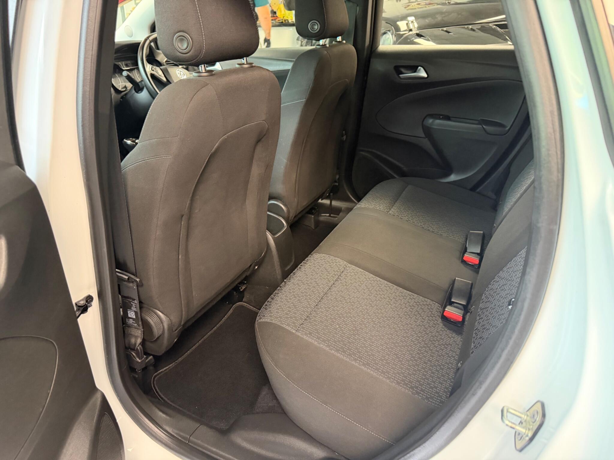 Vauxhall Crossland X - Image 18