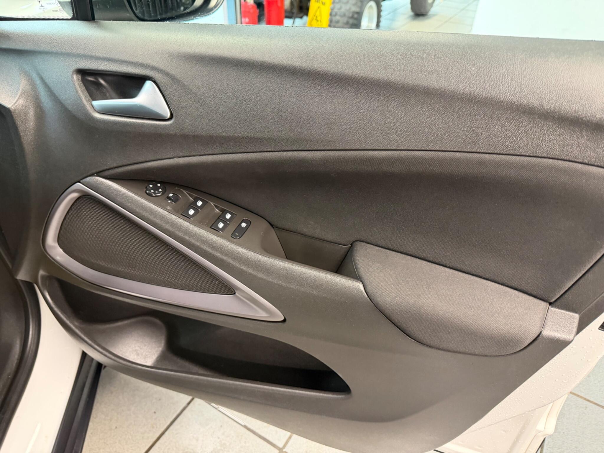 Vauxhall Crossland X - Image 19