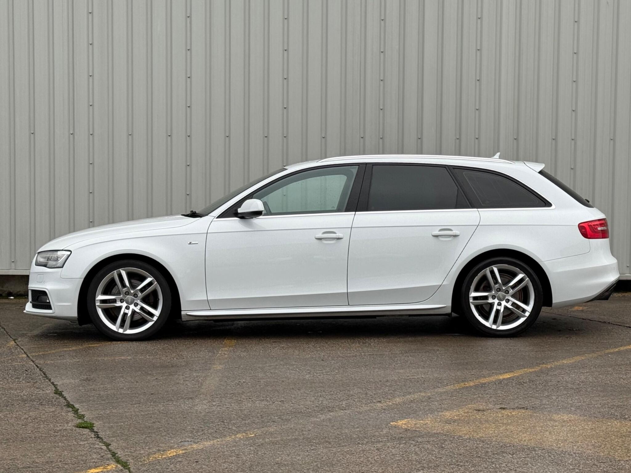 Audi A4 Avant - Image 12
