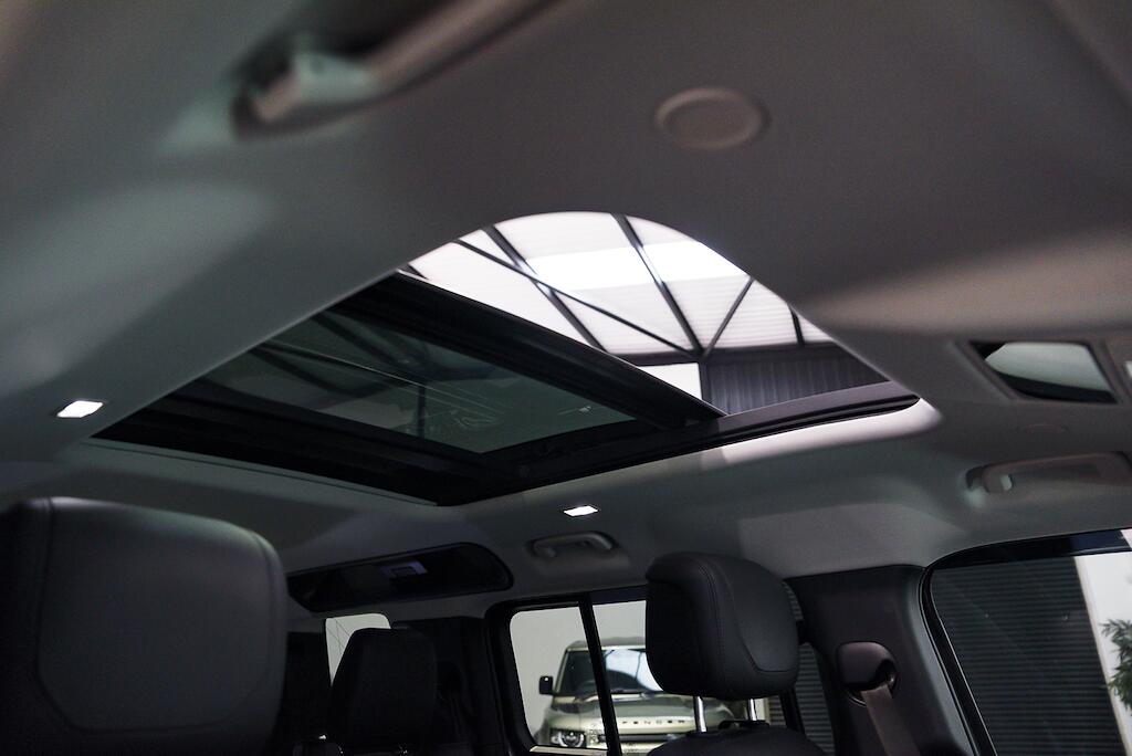 Land Rover Defender 110 - Image 5