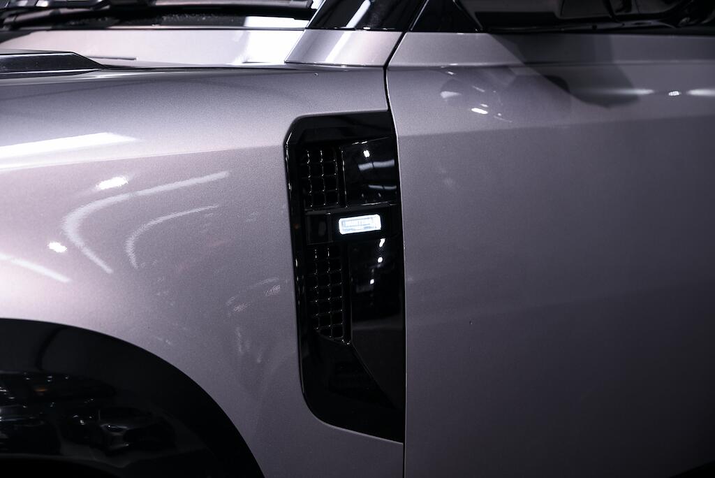 Land Rover Defender 110 - Image 9