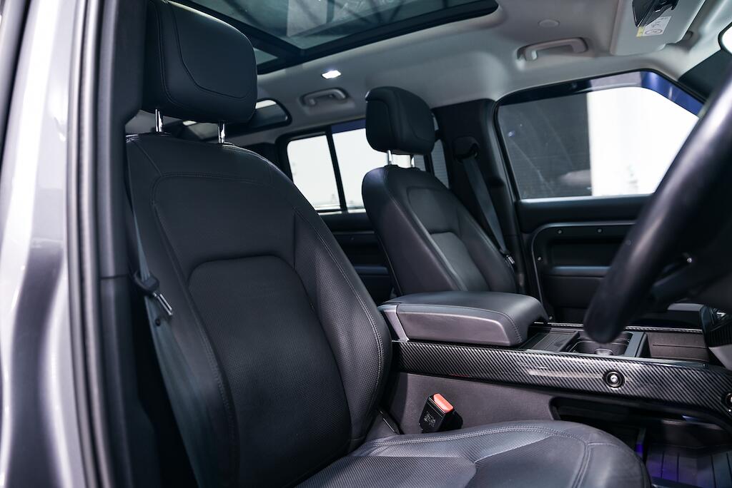 Land Rover Defender 110 - Image 15