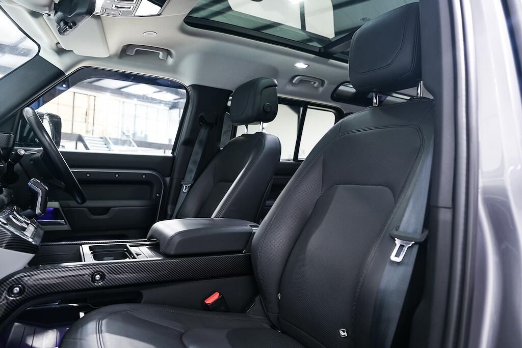 Land Rover Defender 110 - Image 17