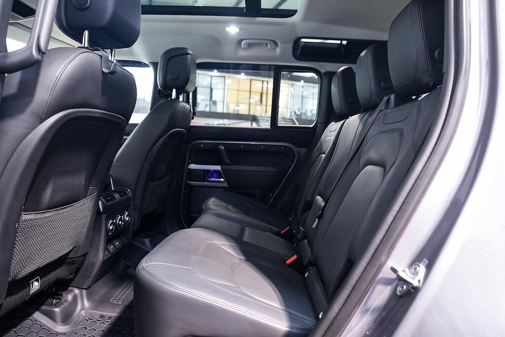 Land Rover Defender 110 - Image 18