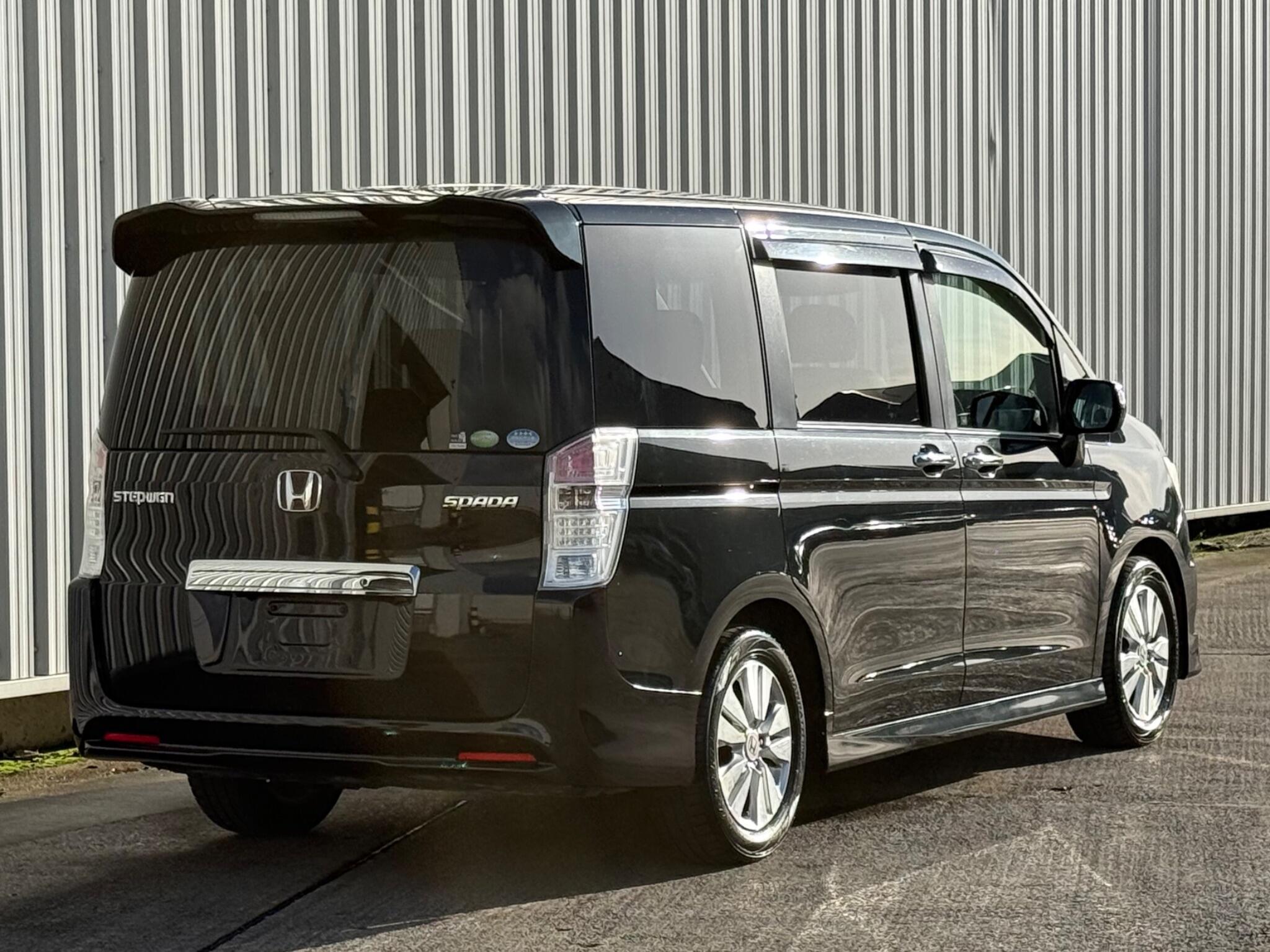 Honda Stepwagon - Image 11