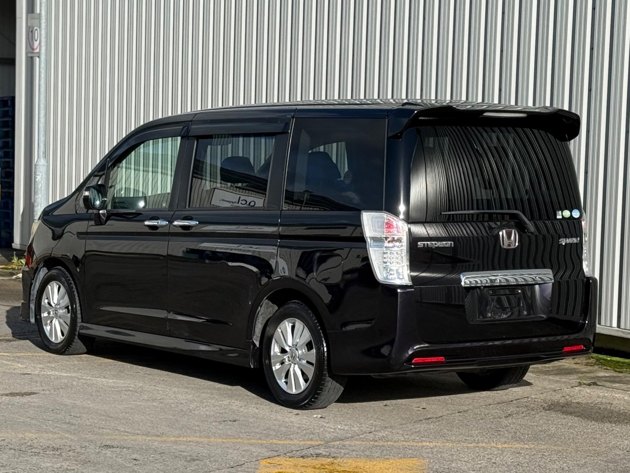 Honda Stepwagon - Image 16