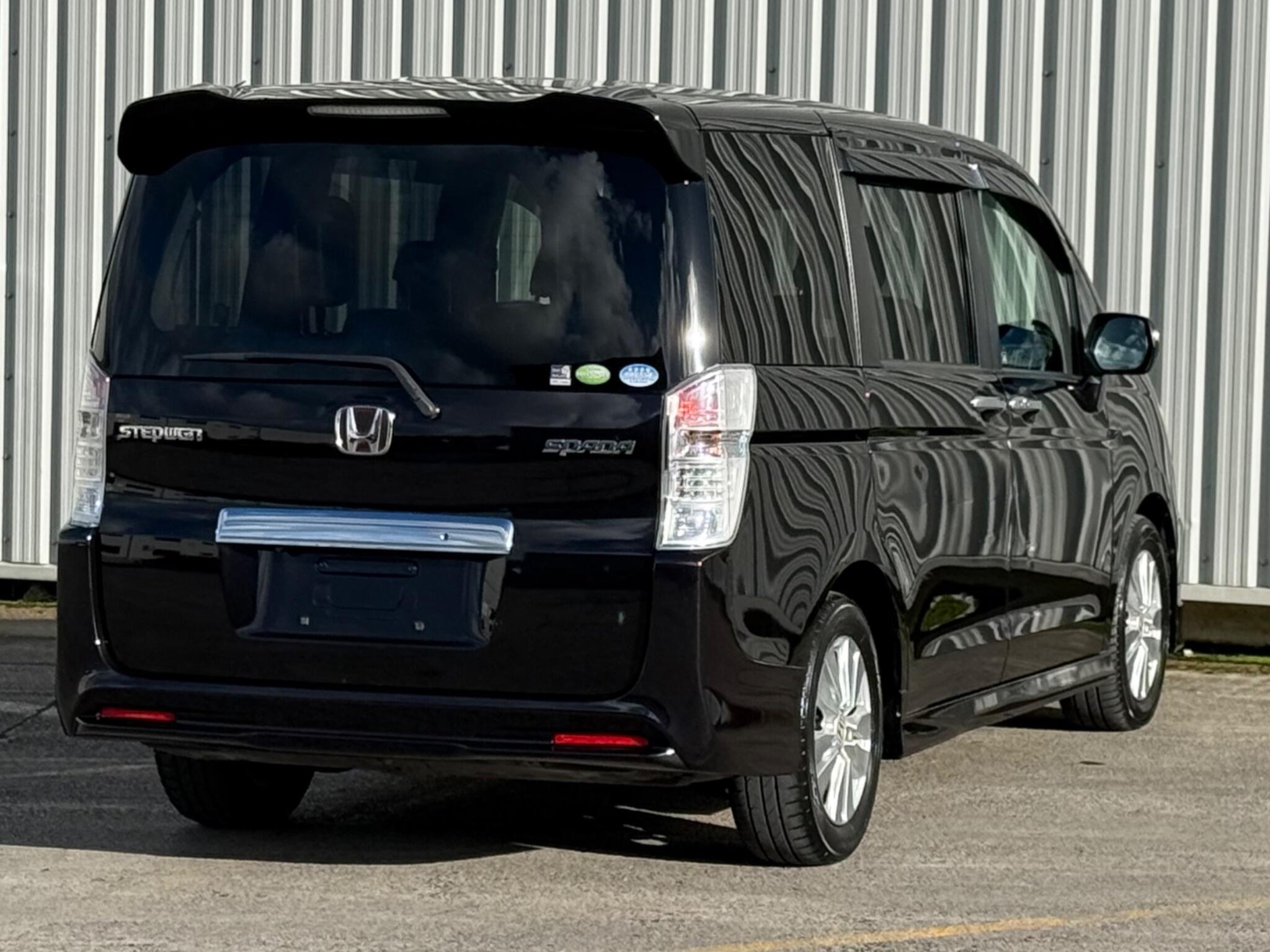 Honda Stepwagon - Image 18