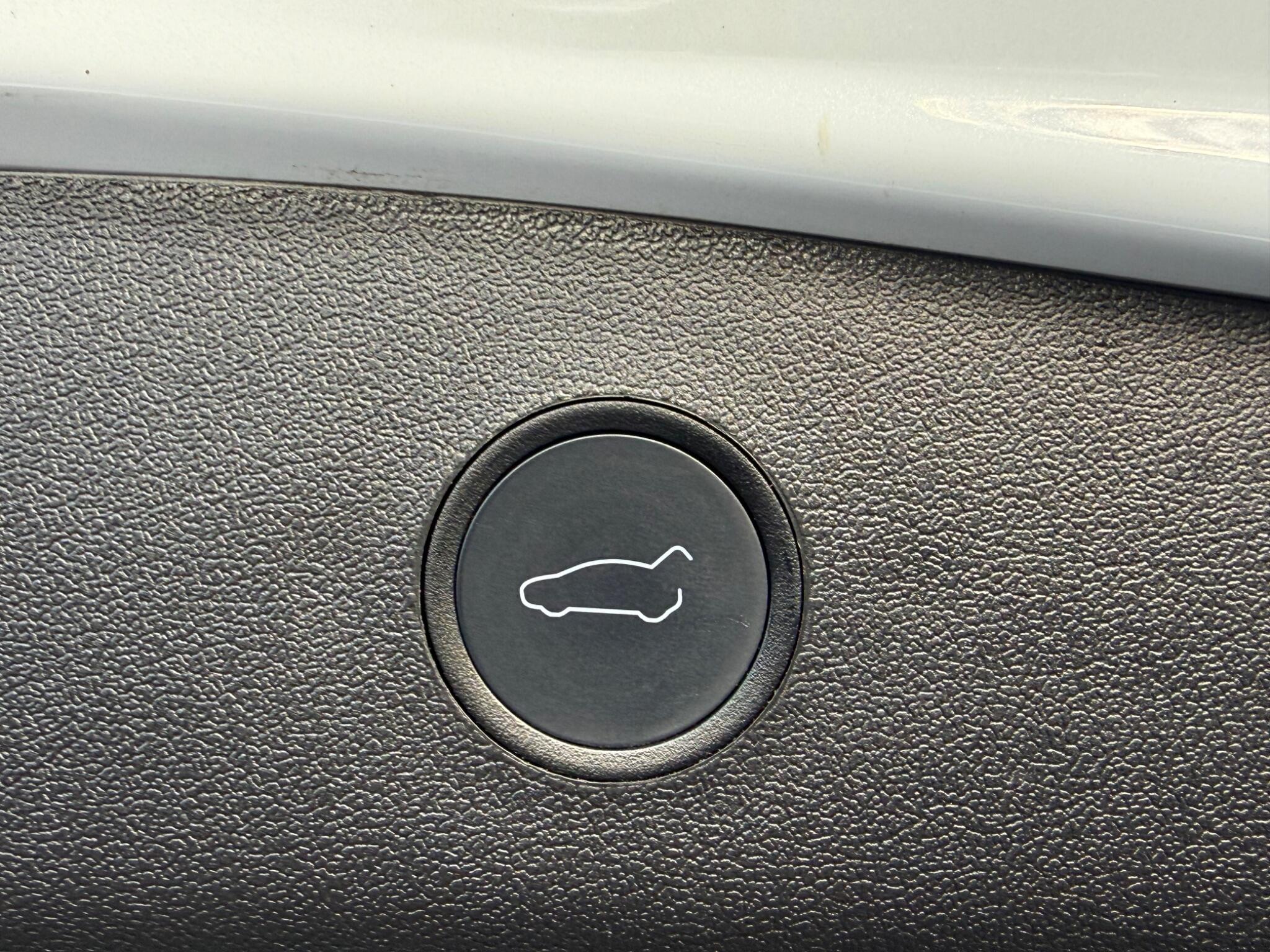 Tesla Model 3 - Image 18