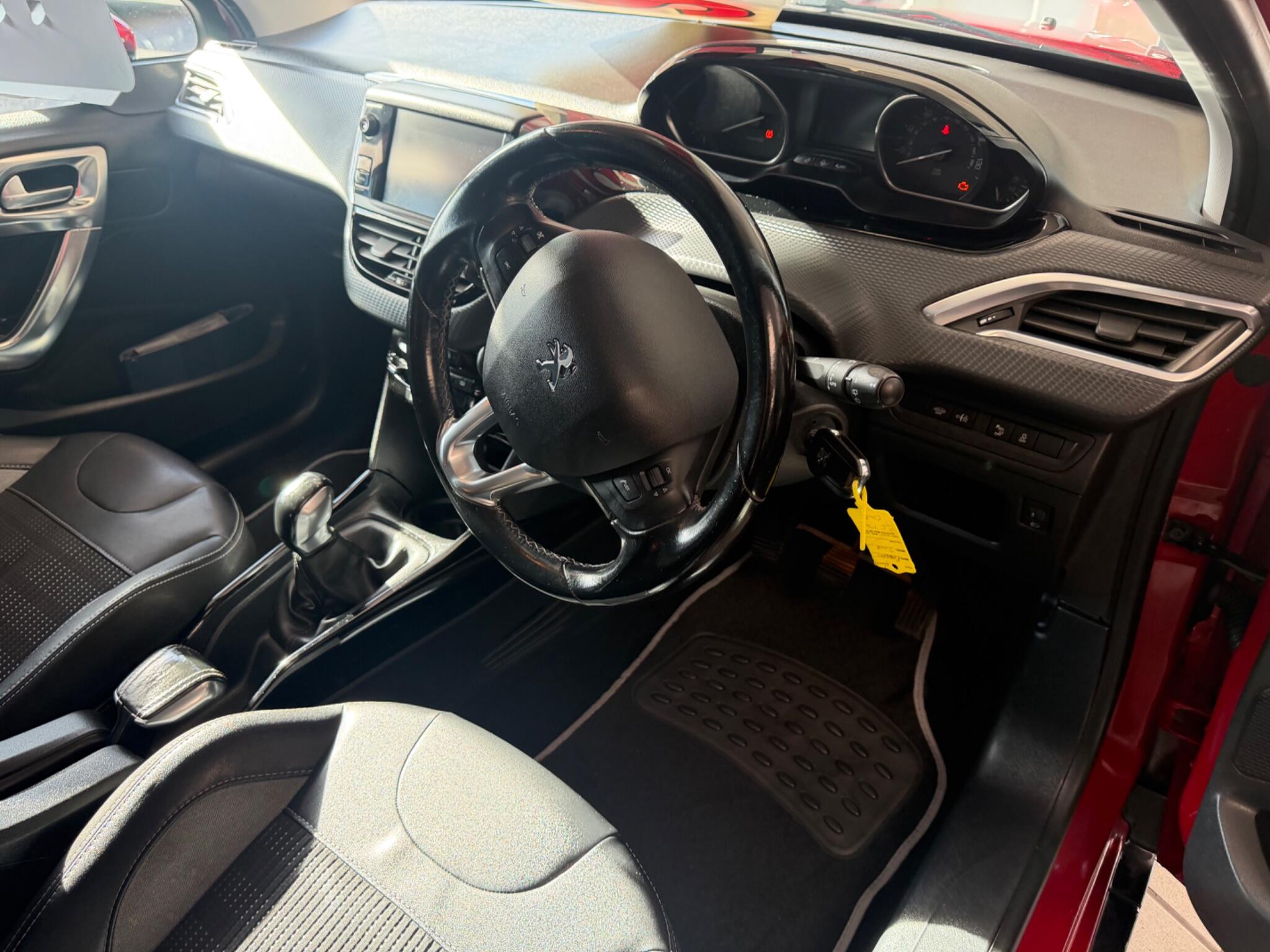 Peugeot 2008 - Image 8