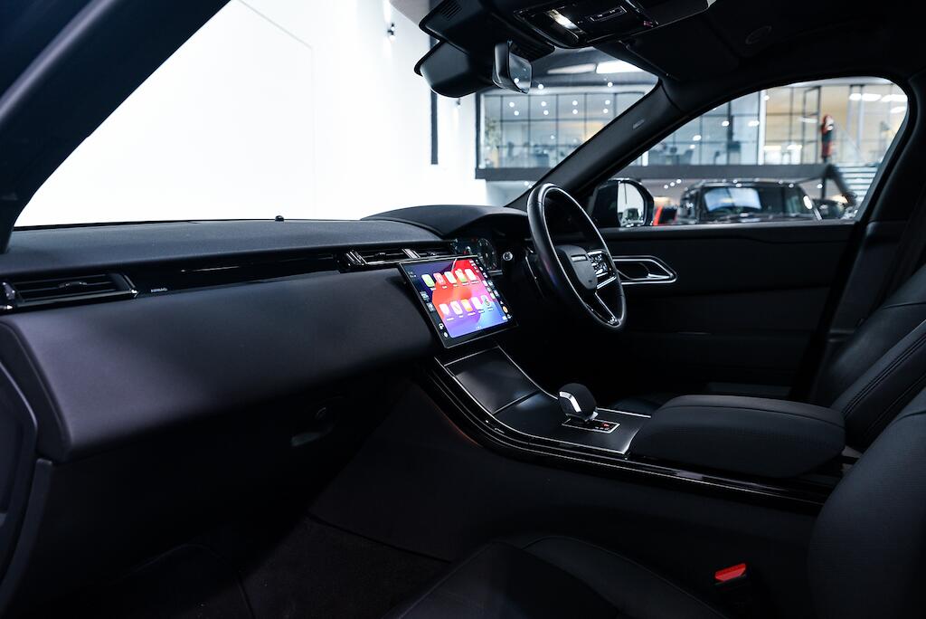 Land Rover Range Rover Velar - Image 11