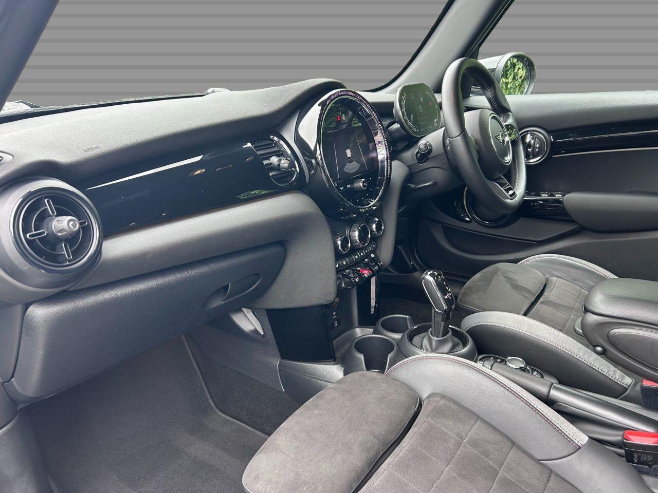 MINI Hatch - Image 15