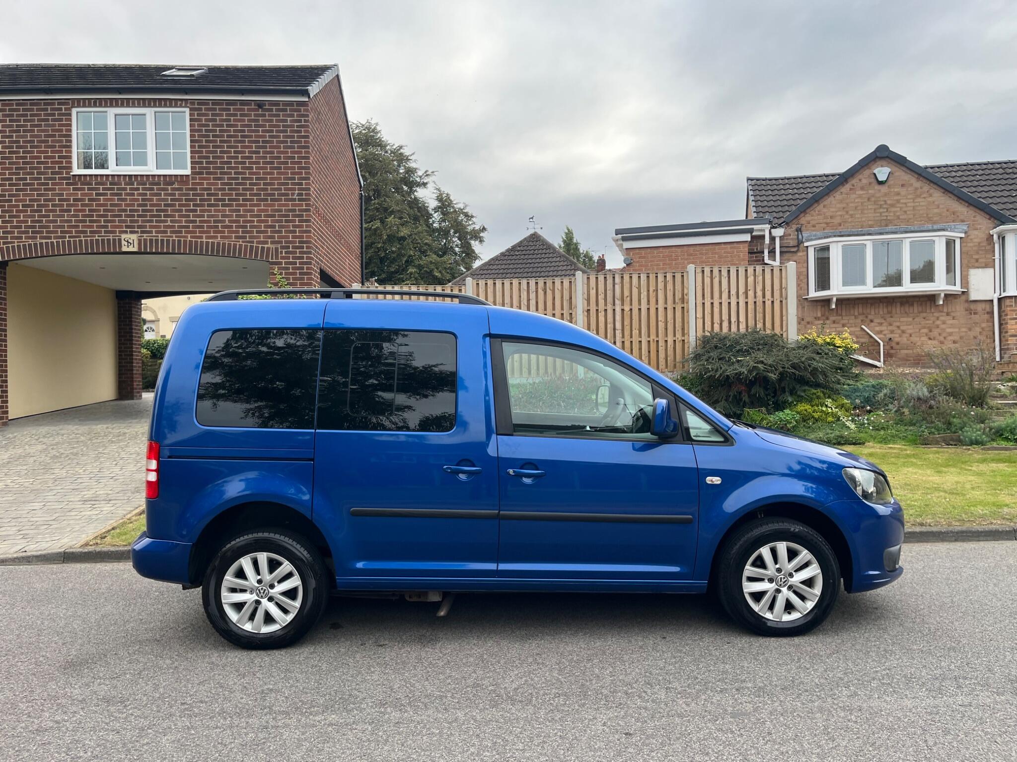 Volkswagen Caddy Life - Image 12