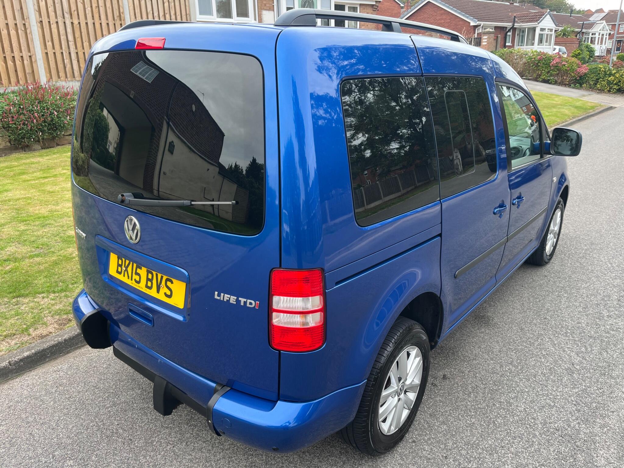 Volkswagen Caddy Life - Image 14