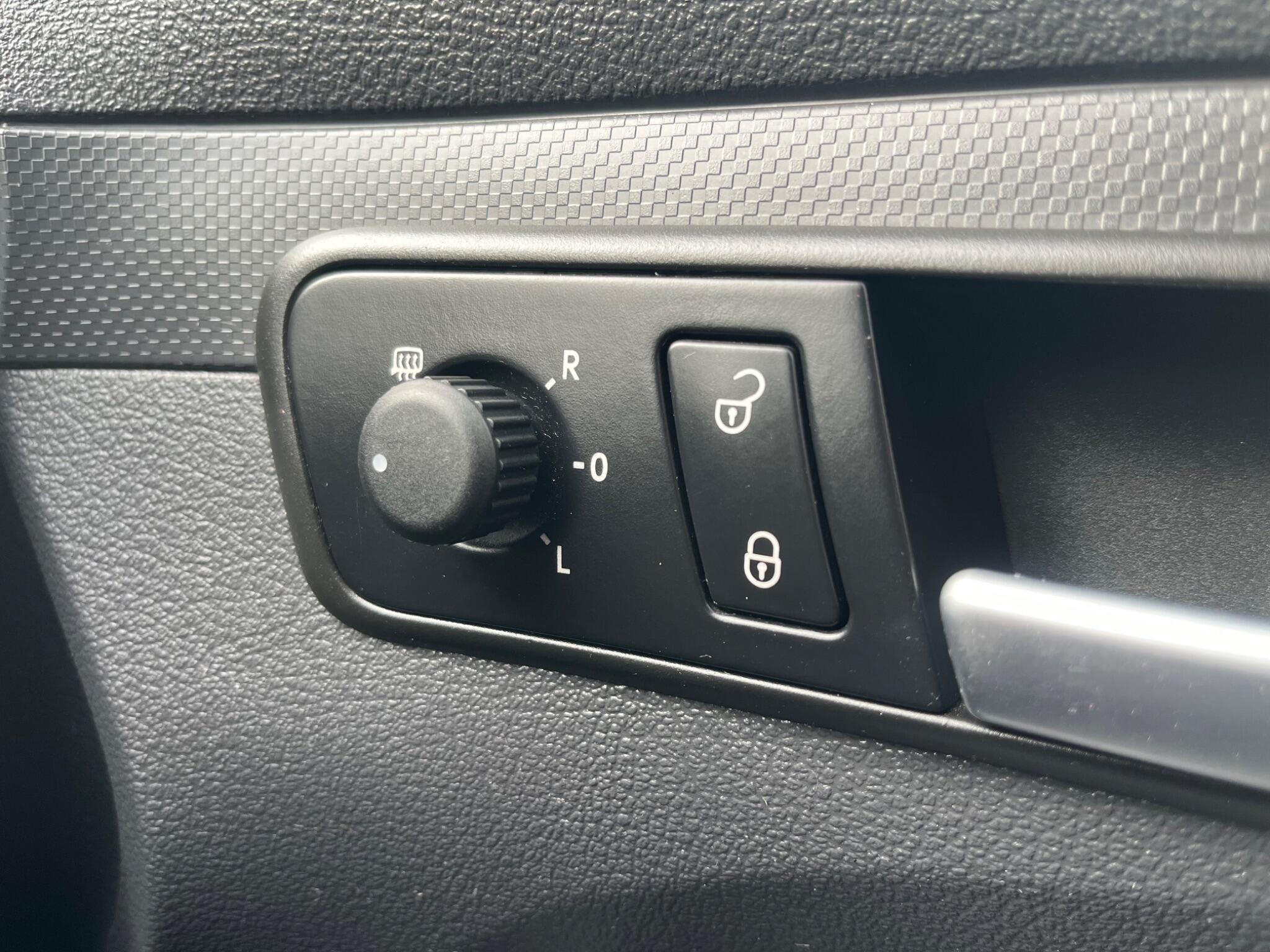 Volkswagen Caddy Life - Image 19