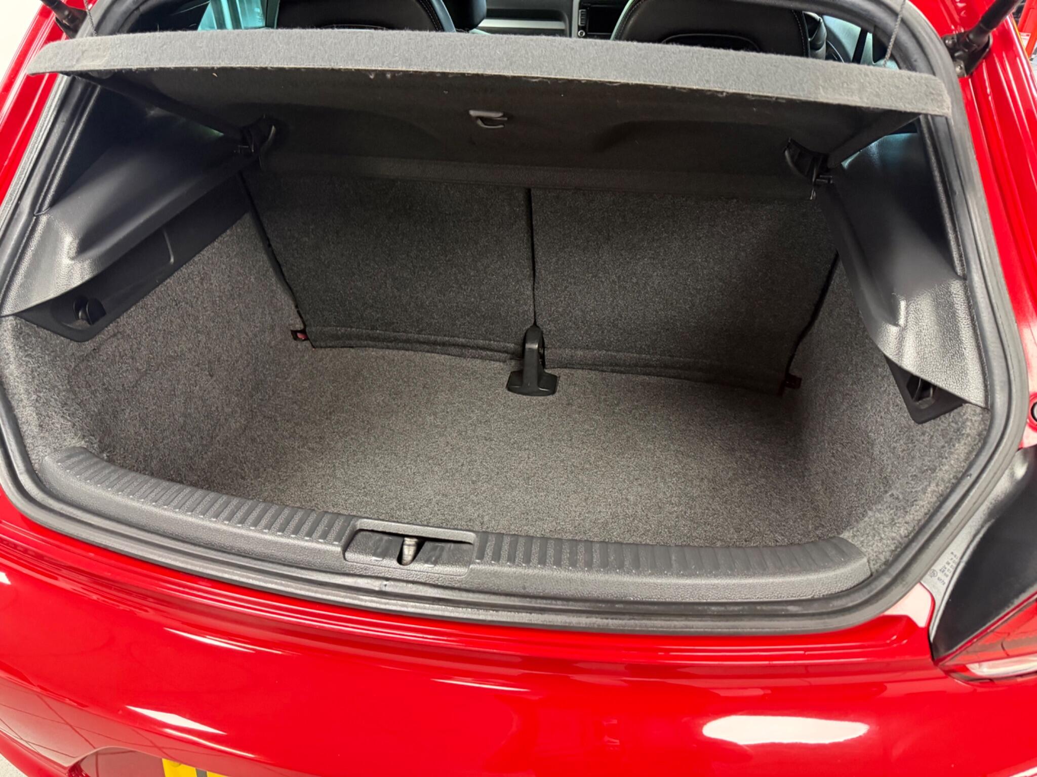 Volkswagen Scirocco - Image 13