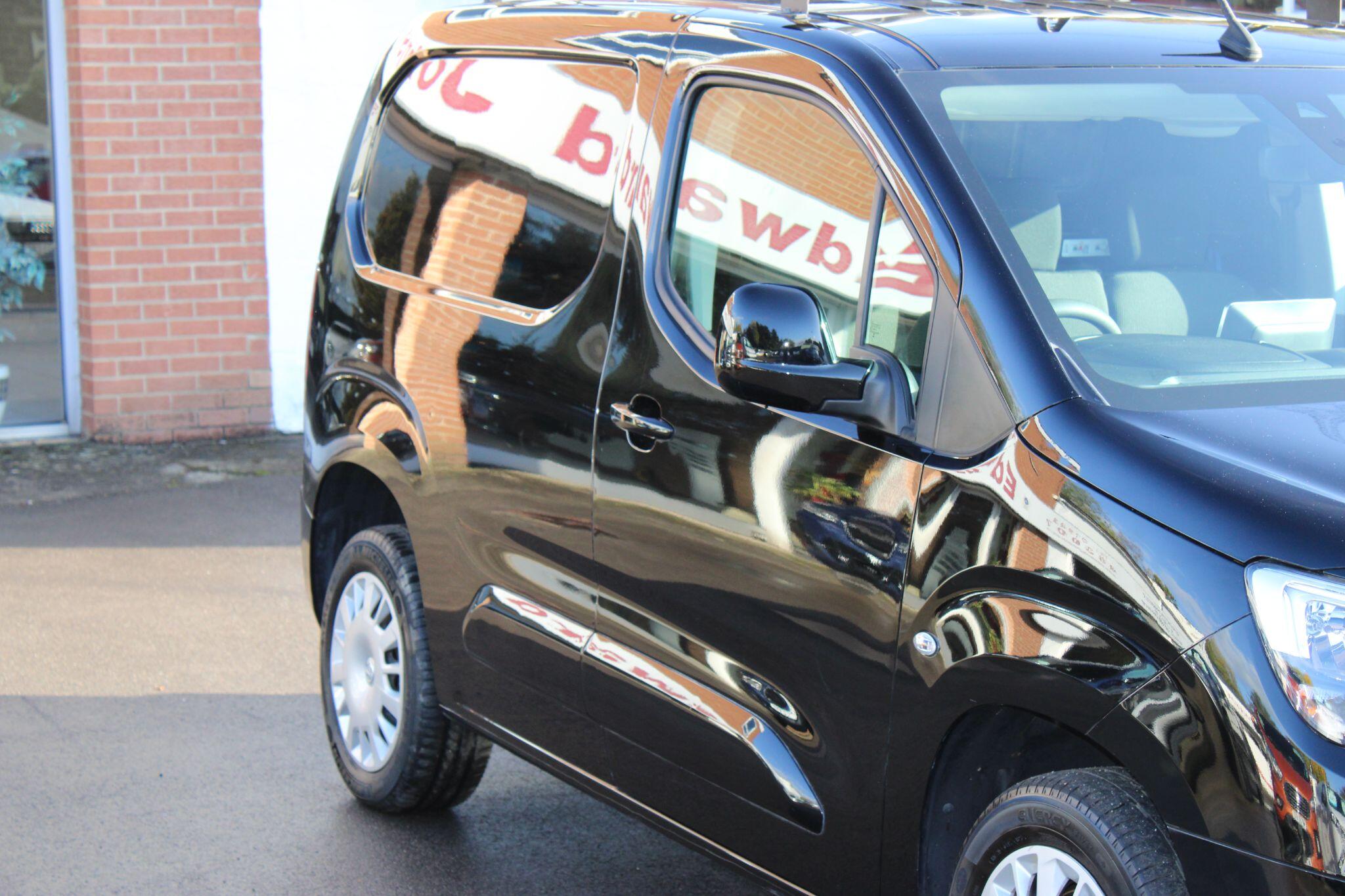 Vauxhall Combo - Image 6