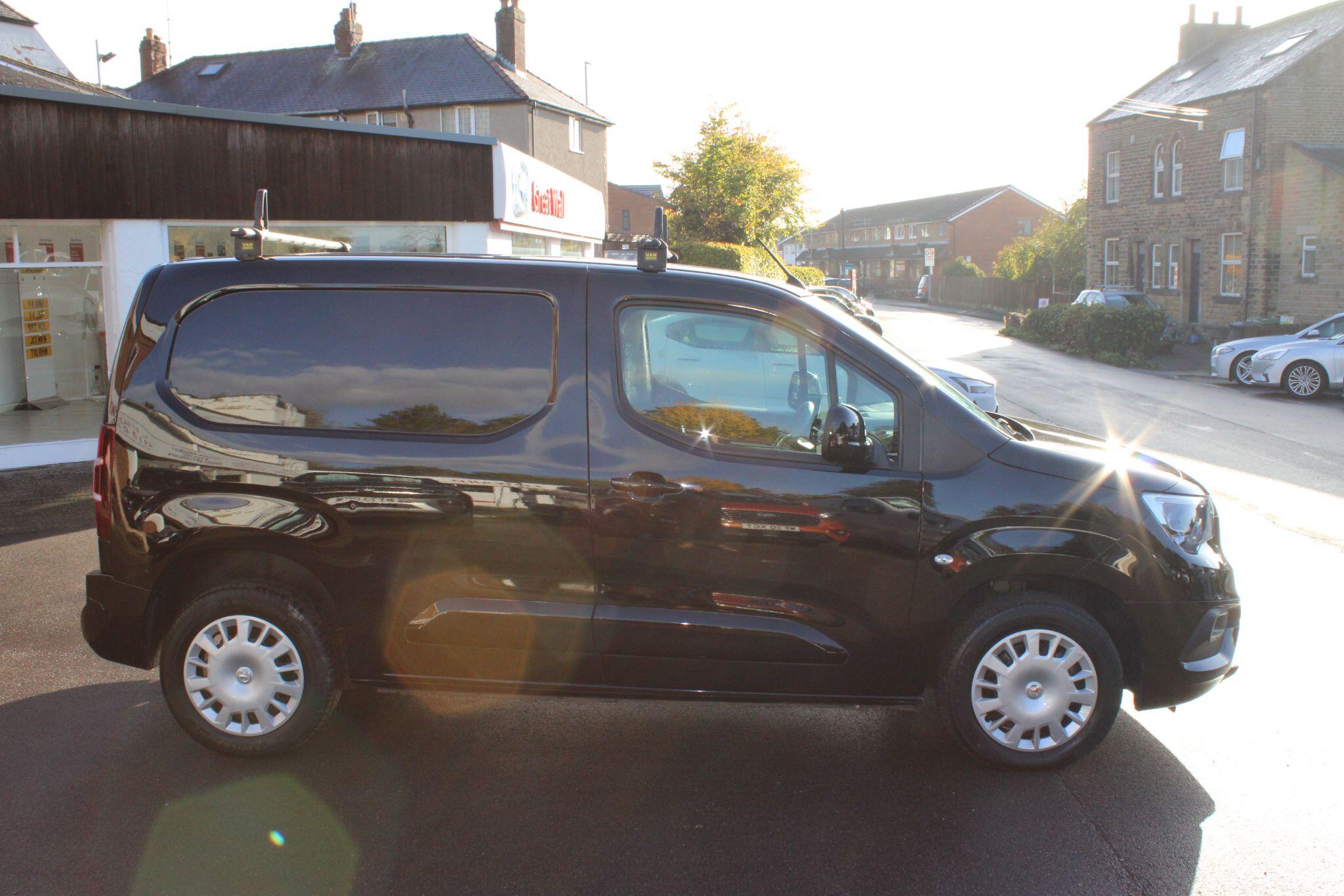 Vauxhall Combo - Image 20