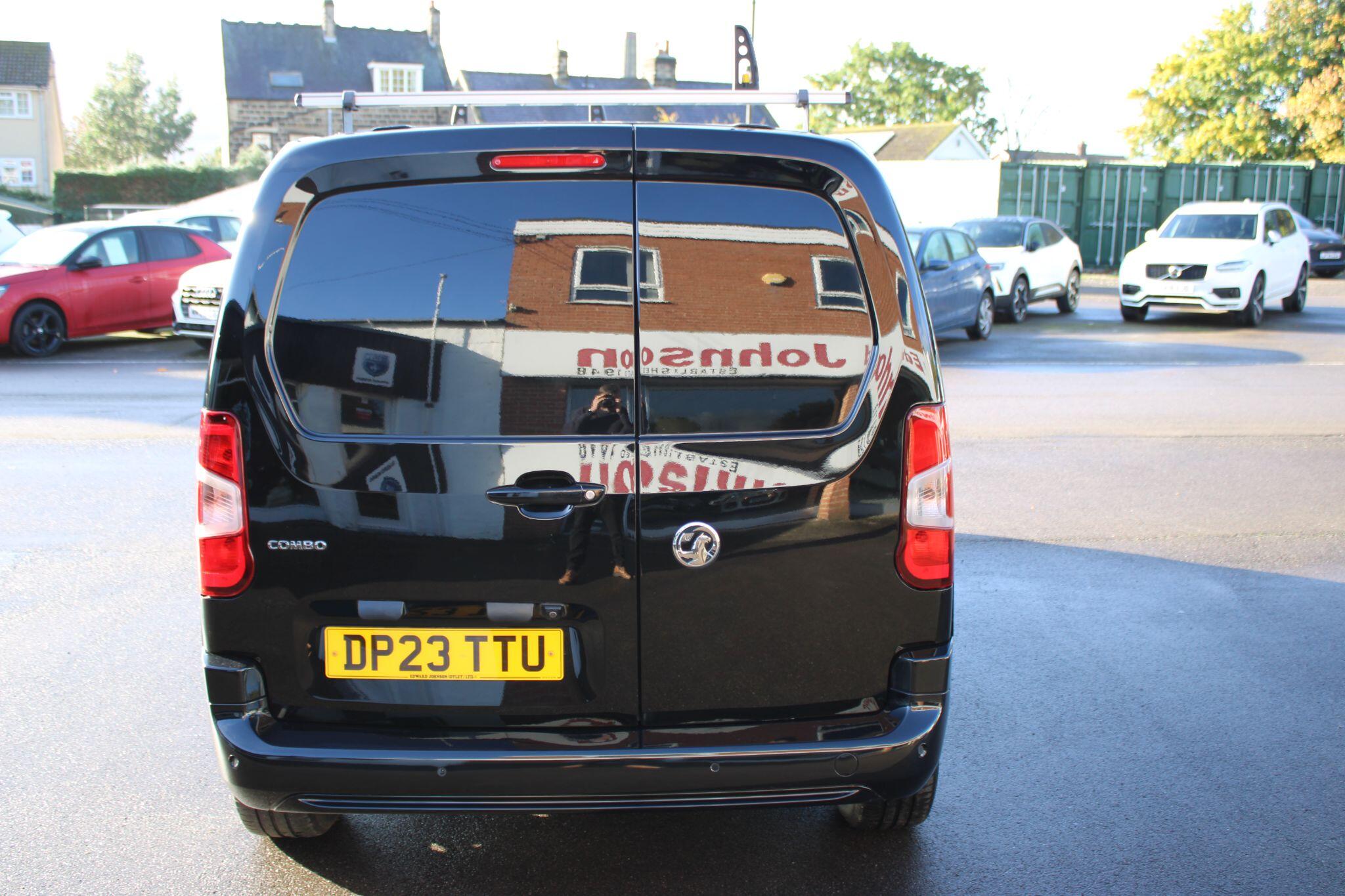 Vauxhall Combo - Image 19