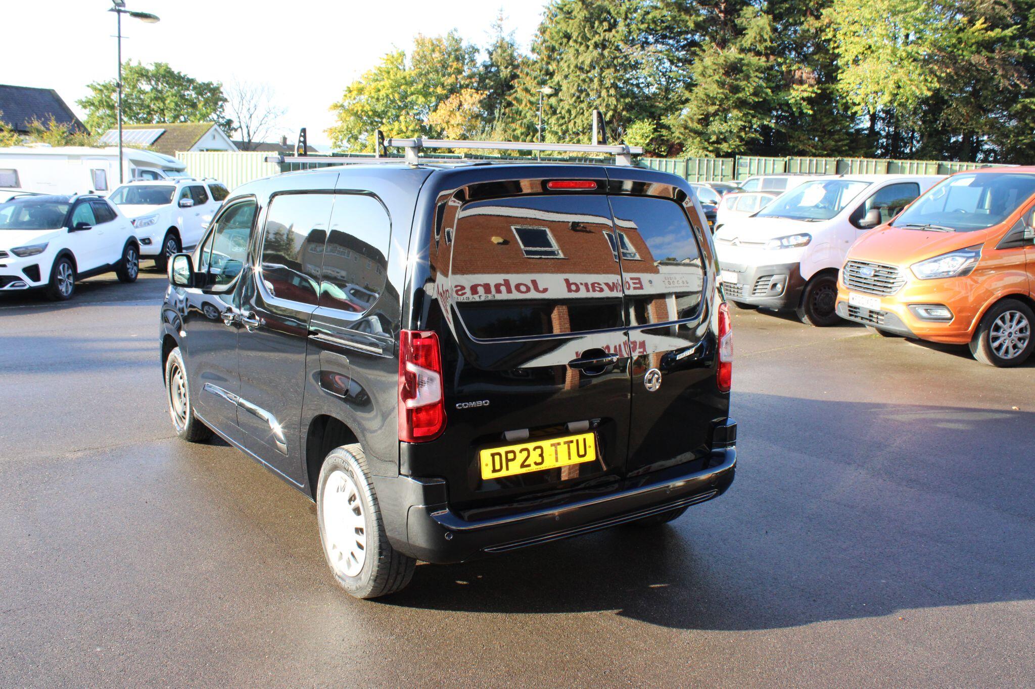 Vauxhall Combo - Image 16